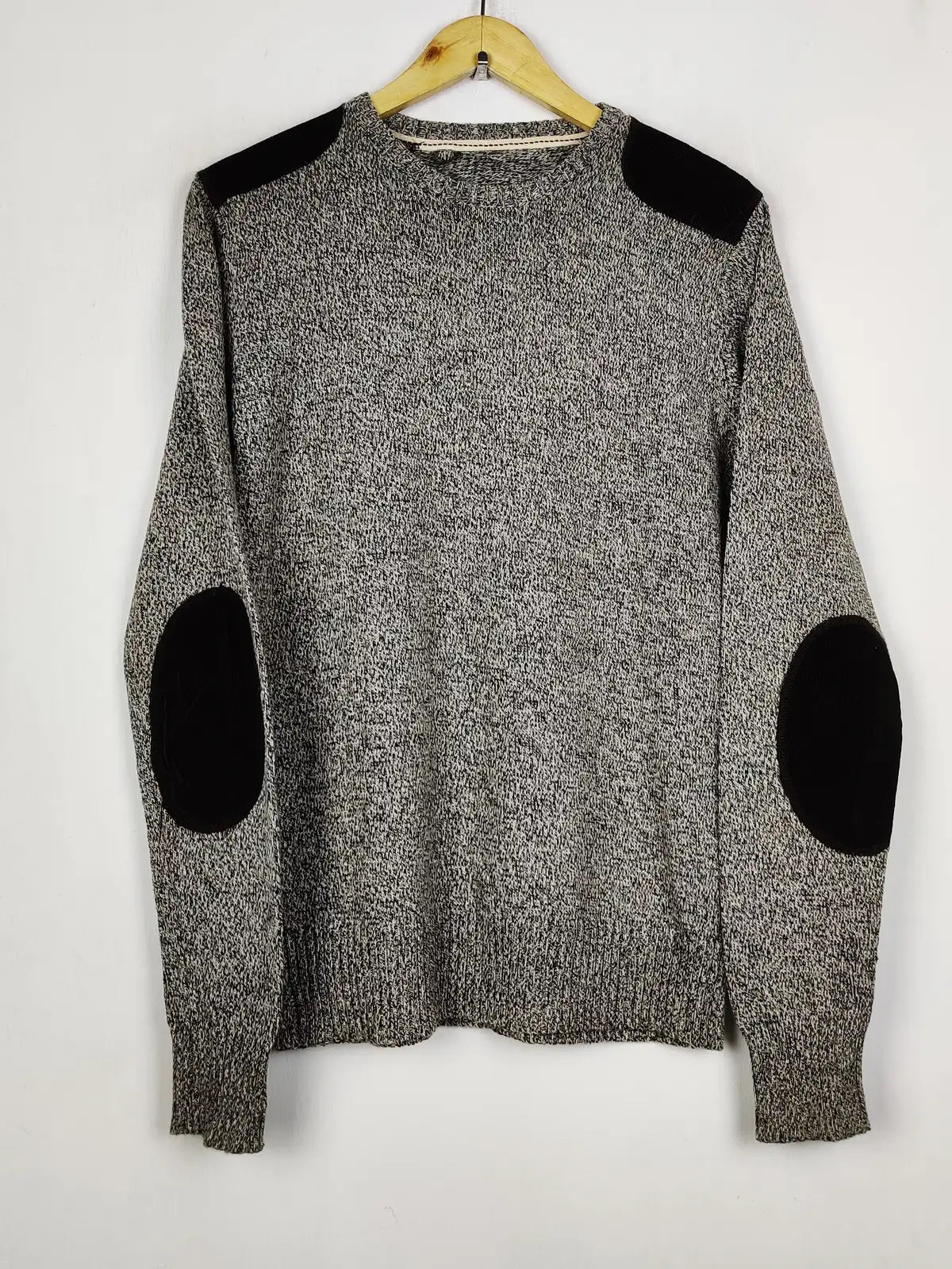 Buy online pre-used pre-loved 100% authentic & Original branded Unknown Brand (JS-8159) available in Pakistan. Top international brands avilable.