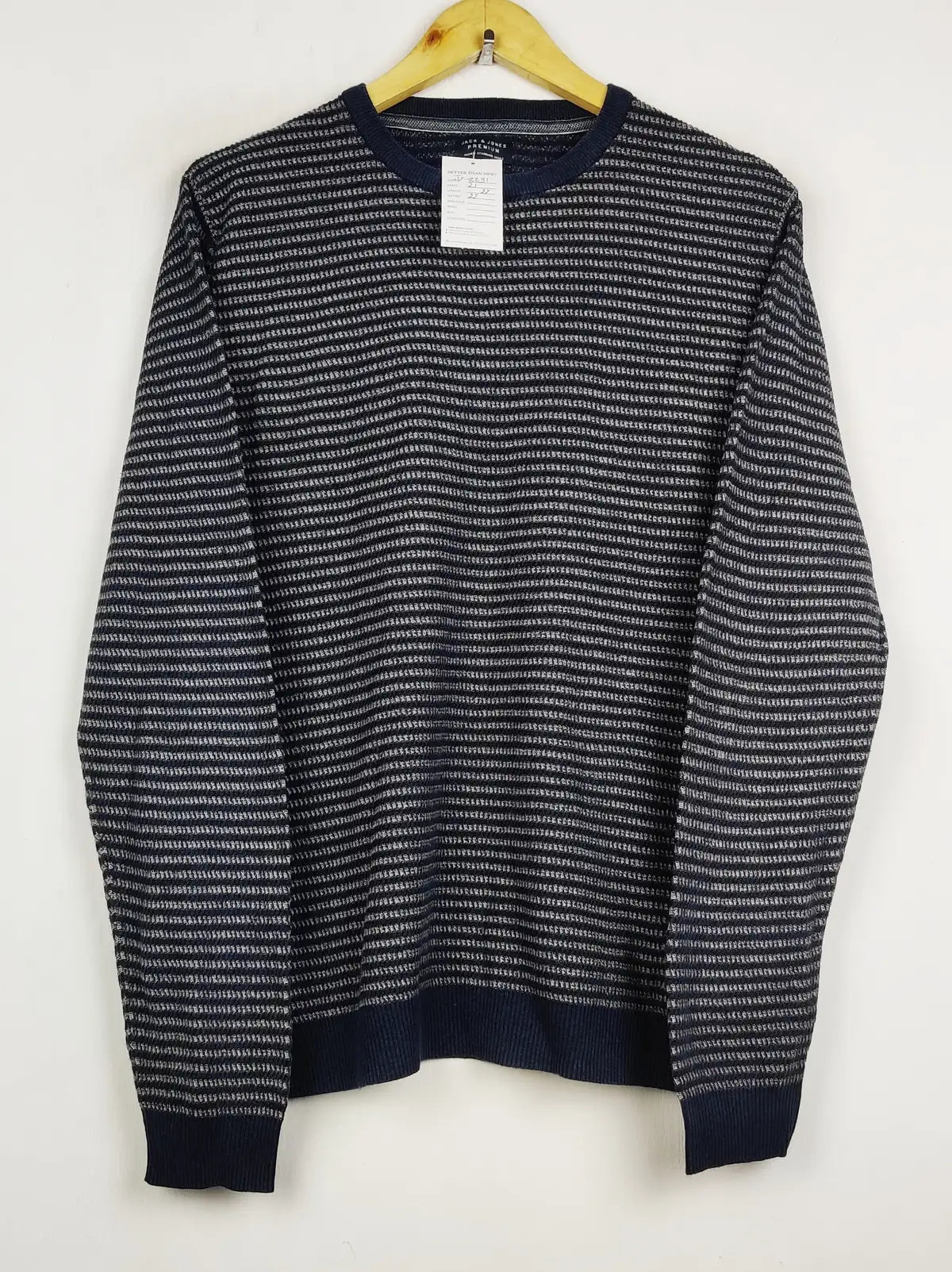 Buy online pre-used pre-loved 100% authentic & Original branded Jack & Jones (JS-8231) available in Pakistan. Top international brands avilable.