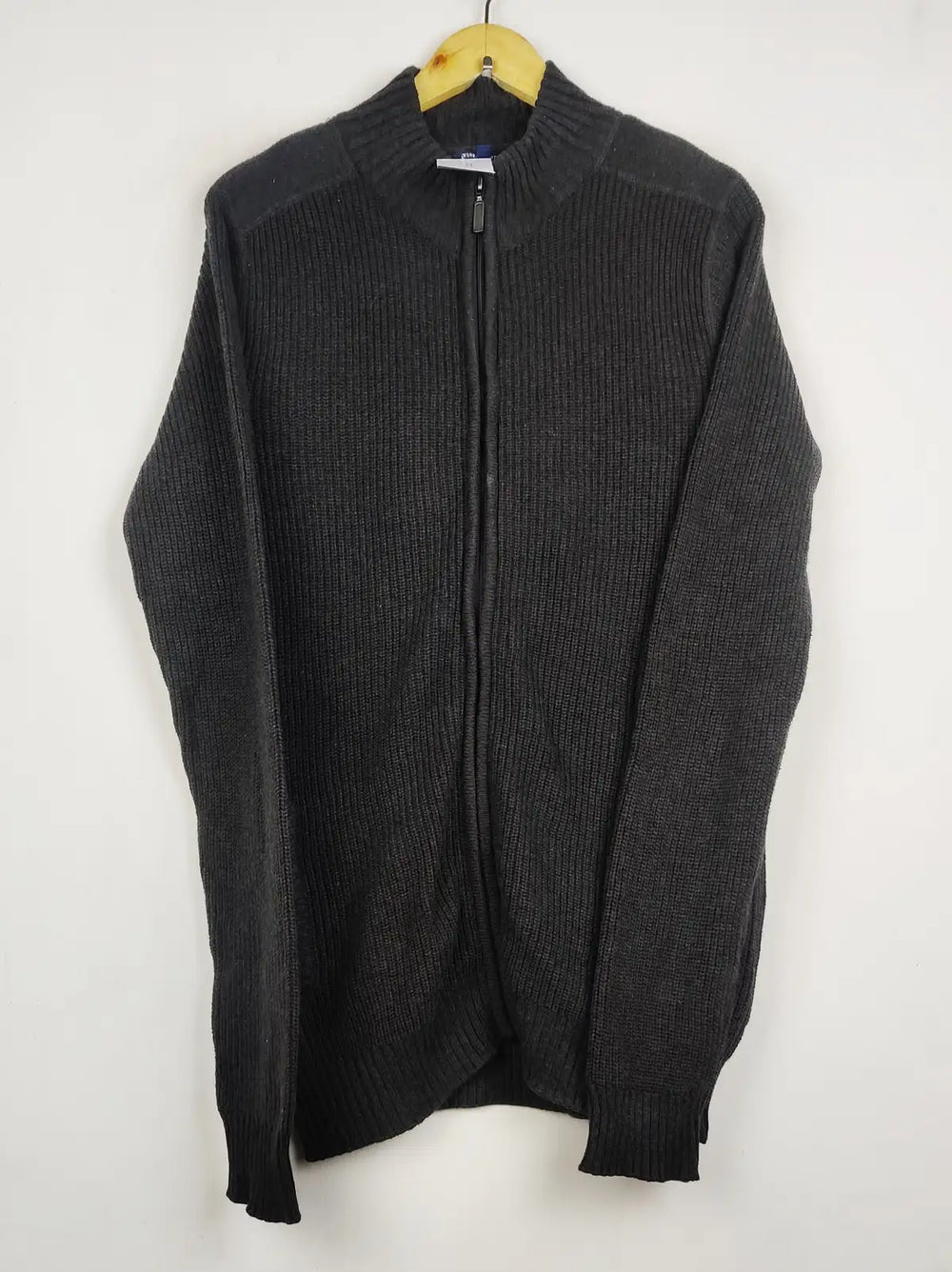 Buy online pre-used pre-loved 100% authentic & Original branded Won To Party (JS-8233) available in Pakistan. Top international brands avilable.