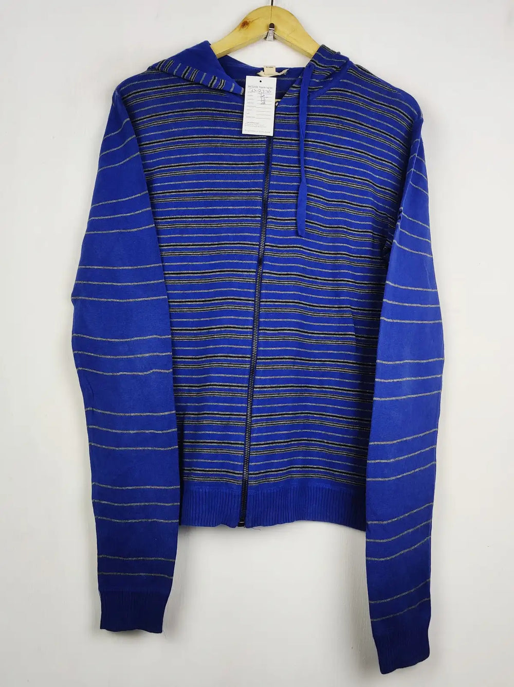 Buy online pre-used pre-loved 100% authentic & Original branded D.K.N.Y (JS-8236) available in Pakistan. Top international brands avilable.