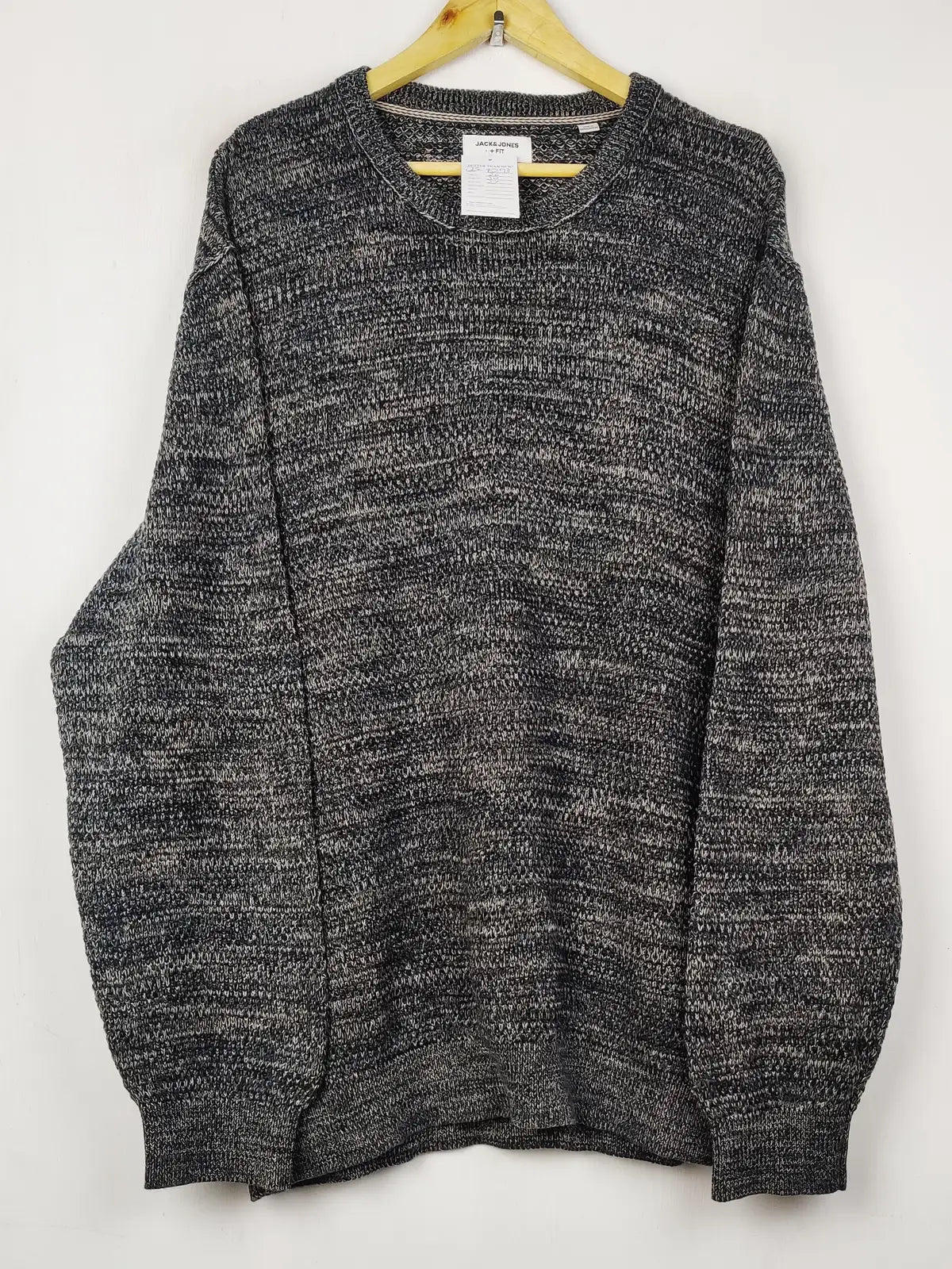 Buy online pre-used pre-loved 100% authentic & Original branded Jack & Jones (JS-8273) available in Pakistan. Top international brands avilable.