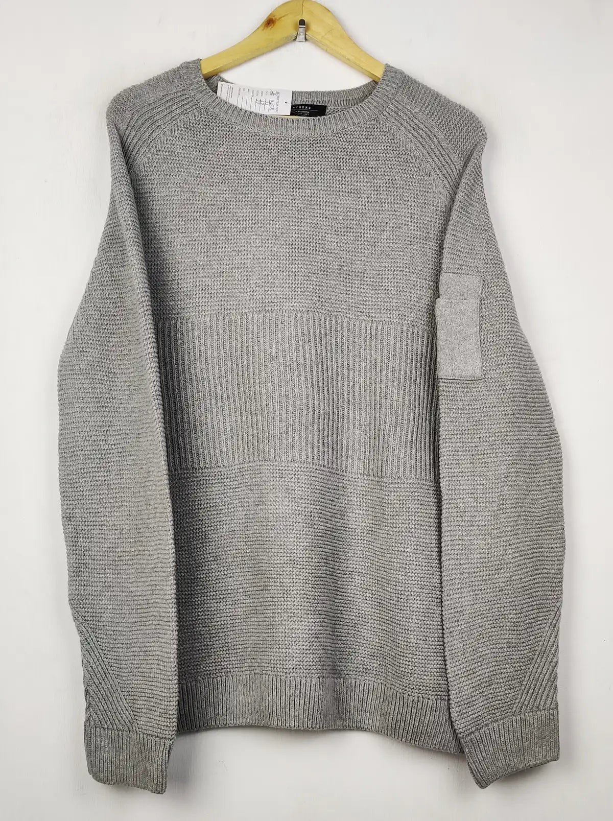 Buy online pre-used pre-loved 100% authentic & Original branded Bershka (JS-8278) available in Pakistan. Top international brands avilable.