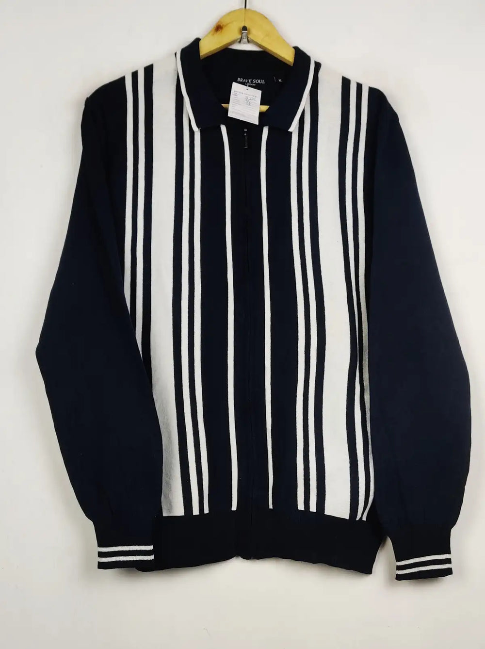 Buy online pre-used pre-loved 100% authentic & Original branded Brave Soul (JS-8331) available in Pakistan. Top international brands avilable.