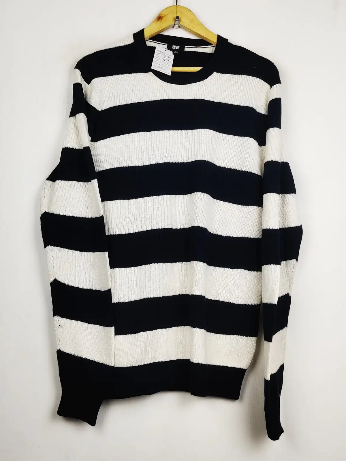 Buy online pre-used pre-loved 100% authentic & Original branded Uniqlo (JS-8350) available in Pakistan. Top international brands avilable.