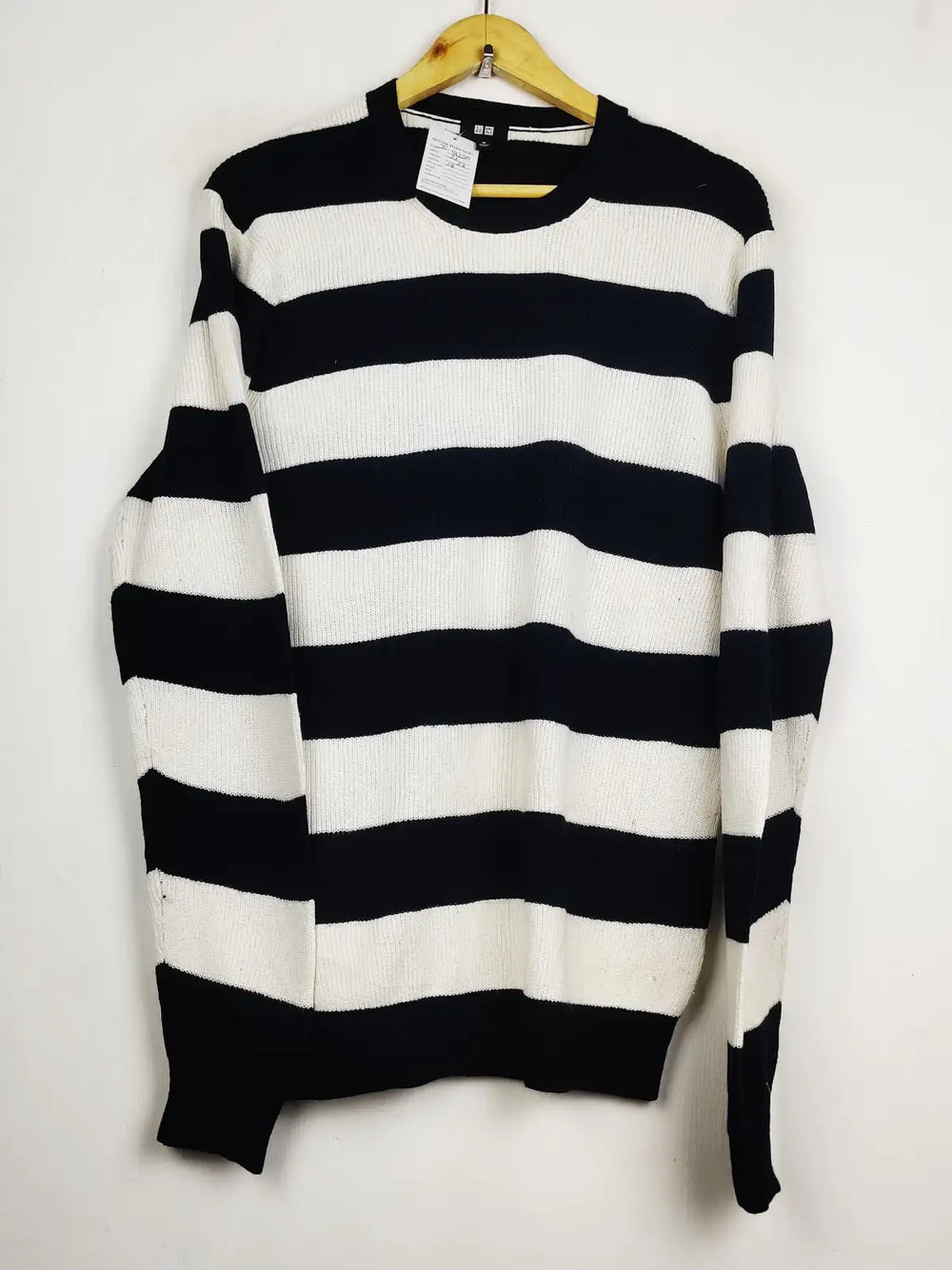 Buy online pre-used pre-loved 100% authentic & Original branded Uniqlo (JS-8350) available in Pakistan. Top international brands avilable.