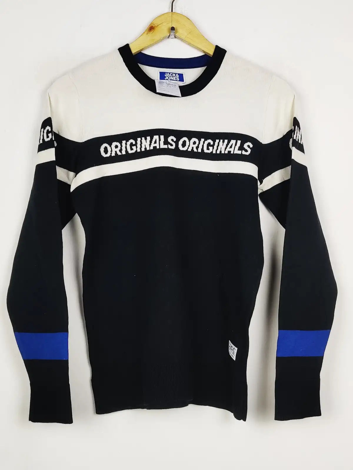 Buy online pre-used pre-loved 100% authentic & Original branded Jack & Jones (JS-8458) available in Pakistan. Top international brands avilable.