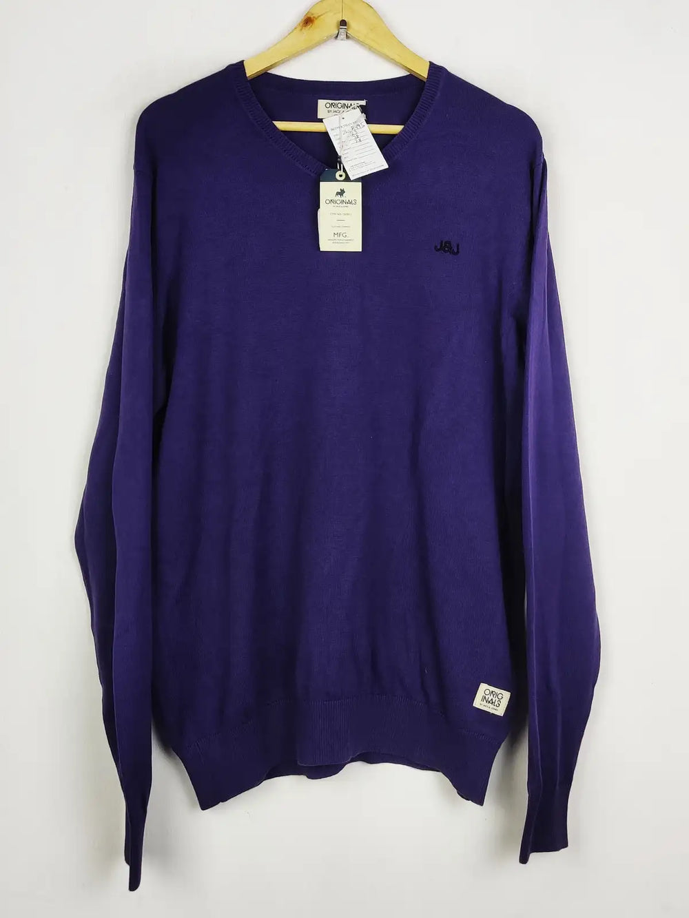 Buy online pre-used pre-loved 100% authentic & Original branded Jack & Jones (JS-8495) available in Pakistan. Top international brands avilable.