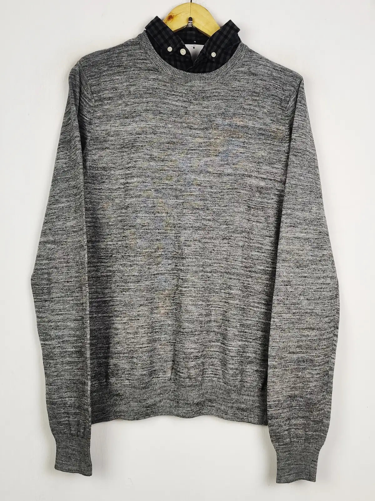 Buy online pre-used pre-loved 100% authentic & Original branded Knit Wear (JS-8505) available in Pakistan. Top international brands avilable.