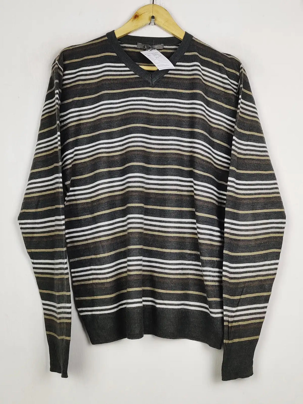 Buy online pre-used pre-loved 100% authentic & Original branded Philip Russel (JS-8512) available in Pakistan. Top international brands avilable.