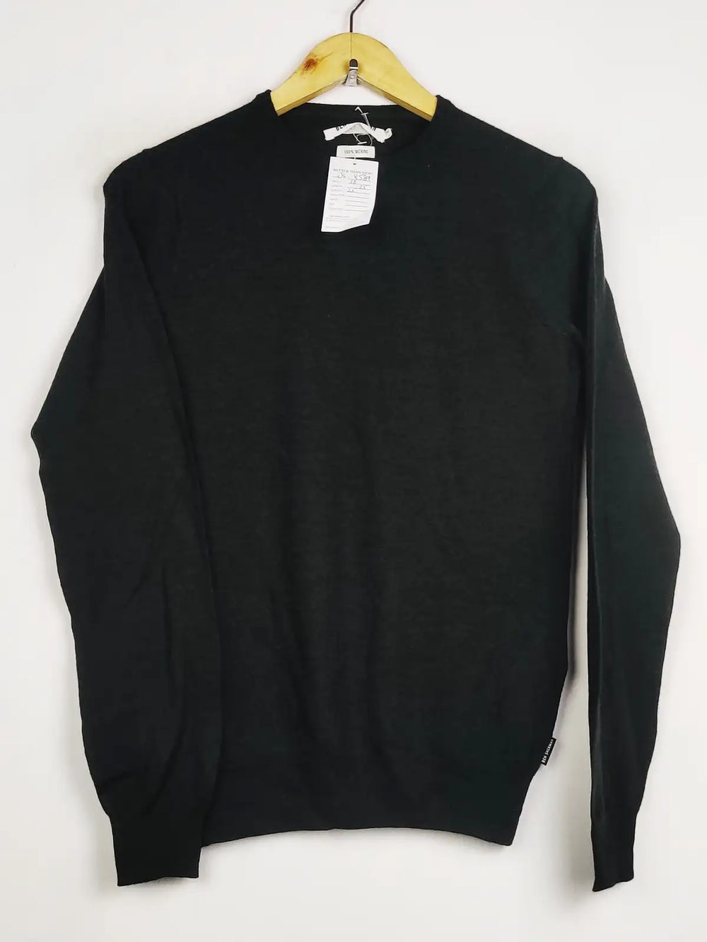Buy online pre-used pre-loved 100% authentic & Original branded H&M (JS-8589) available in Pakistan. Top international brands avilable.
