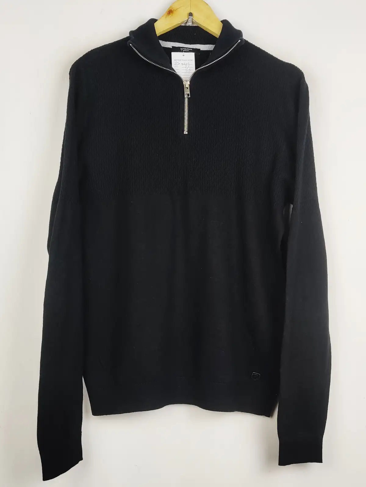 Buy online pre-used pre-loved 100% authentic & Original branded Jack & Jones (JS-8635) available in Pakistan. Top international brands avilable.