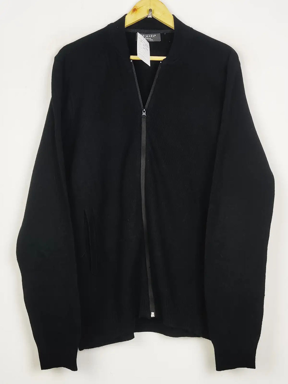 Buy online pre-used pre-loved 100% authentic & Original branded Primark (JS-8690) available in Pakistan. Top international brands avilable.