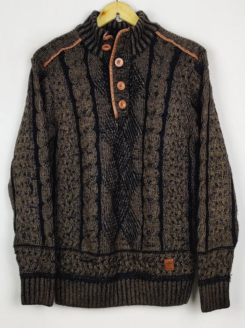 Buy online pre-used pre-loved 100% authentic & Original branded Jgj (JS-8745) available in Pakistan. Top international brands avilable.