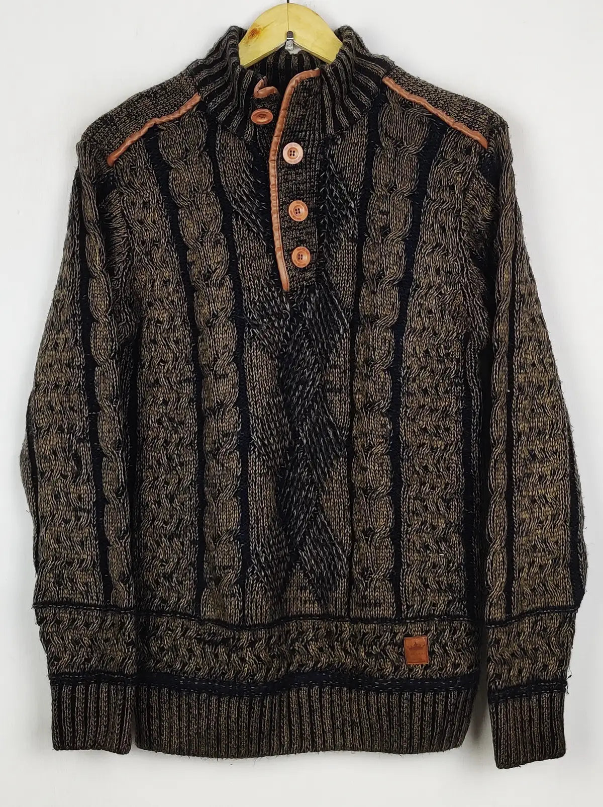 Buy online pre-used pre-loved 100% authentic & Original branded Jgj (JS-8745) available in Pakistan. Top international brands avilable.