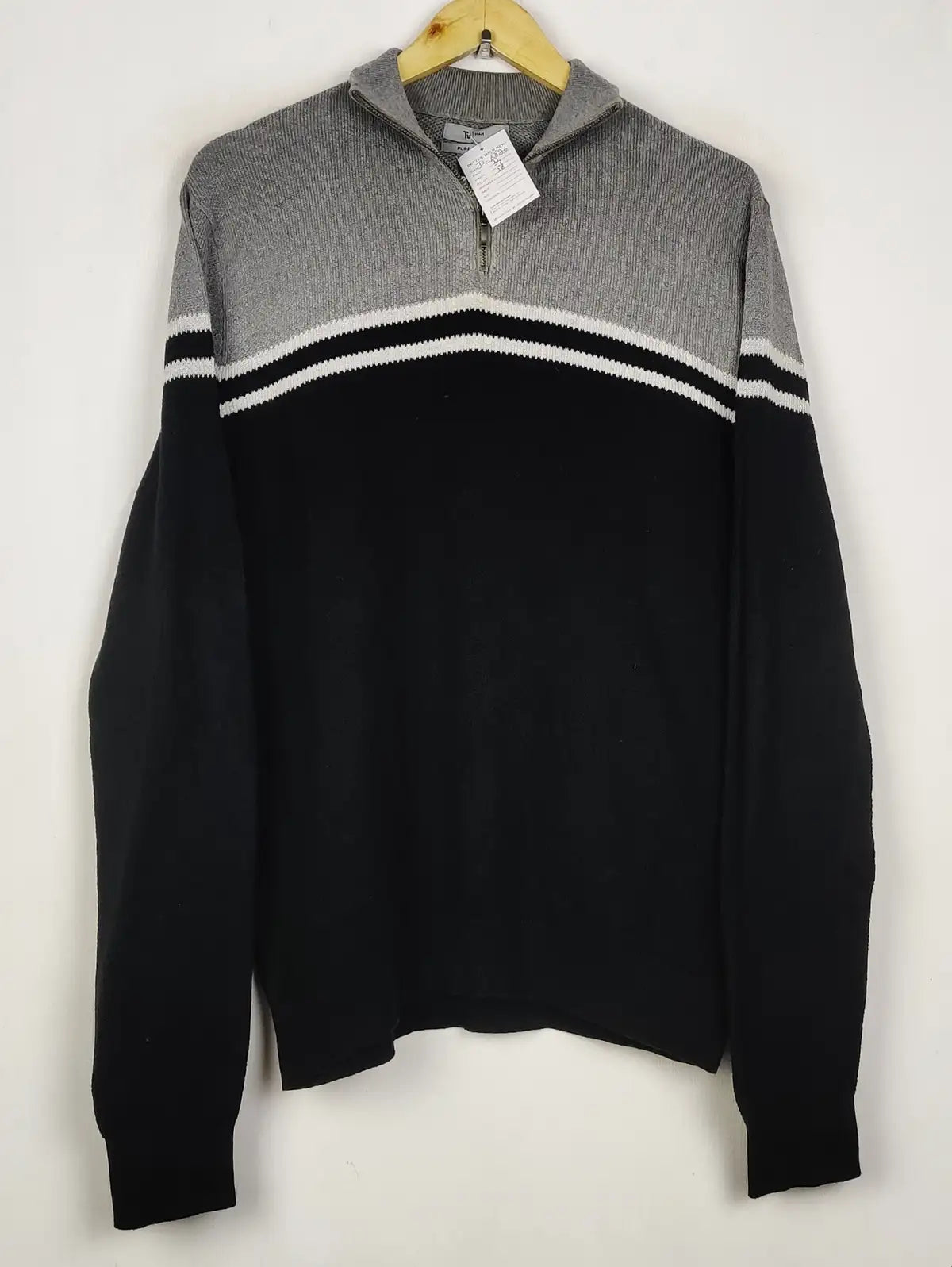 Buy online pre-used pre-loved 100% authentic & Original branded Tu (JS-8826) available in Pakistan. Top international brands avilable.