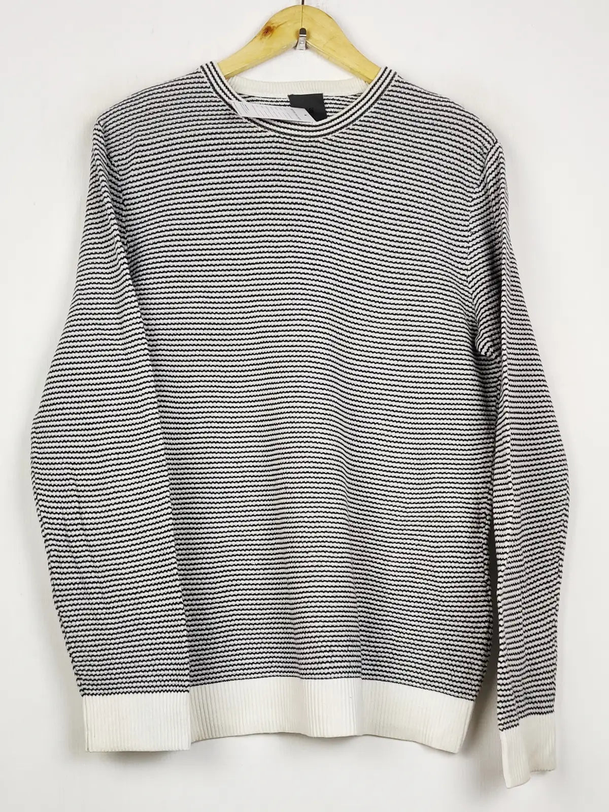 Buy online pre-used pre-loved 100% authentic & Original branded H&M (JS-8853) available in Pakistan. Top international brands avilable.