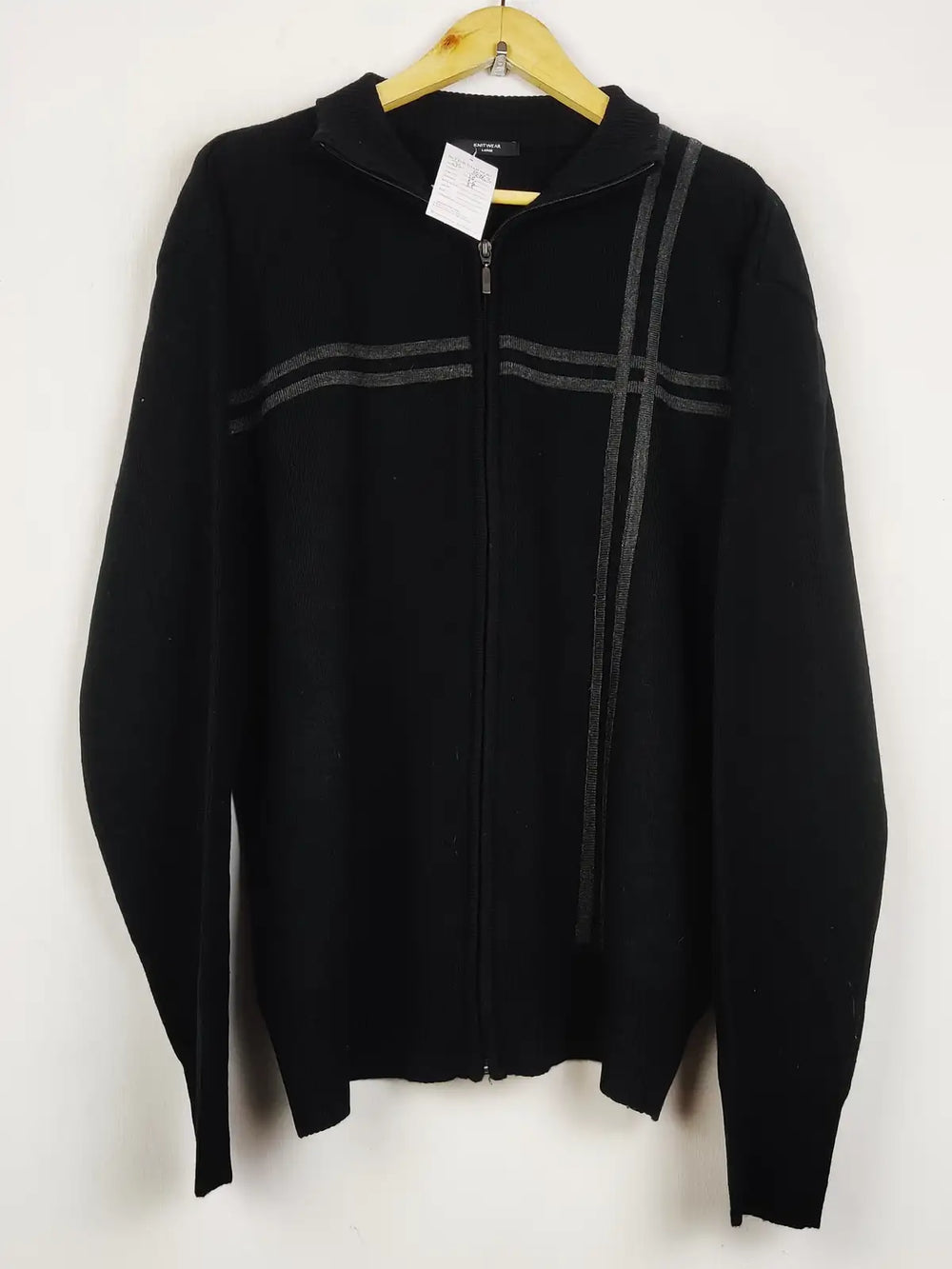 Buy online pre-used pre-loved 100% authentic & Original branded Knitwear (JS-8883) available in Pakistan. Top international brands avilable.