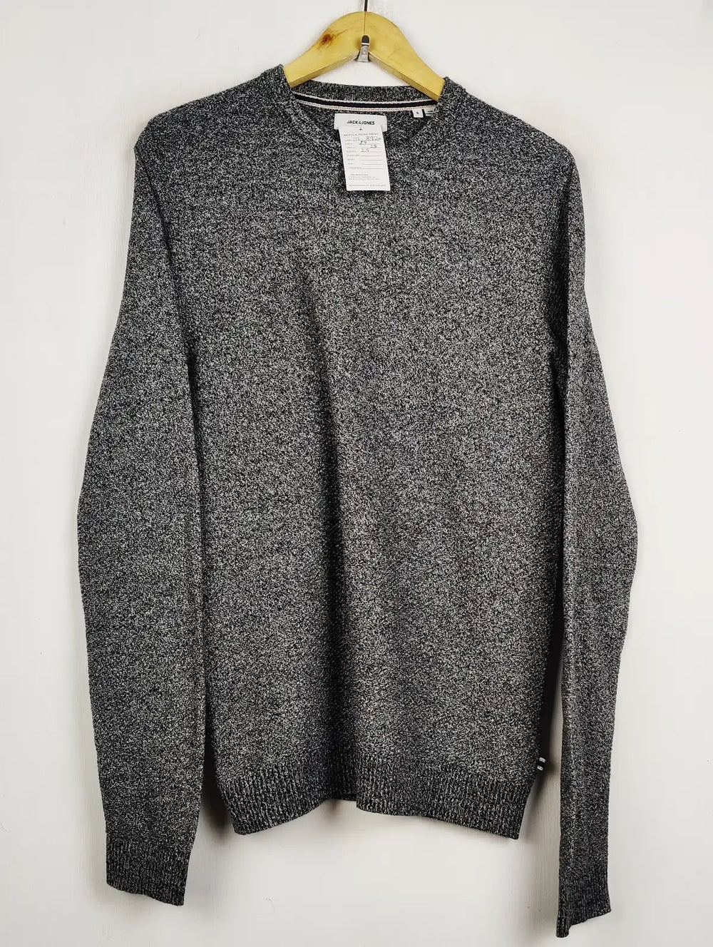 Buy online pre-used pre-loved 100% authentic & Original branded Jack & Jones (JS-8920) available in Pakistan. Top international brands avilable.