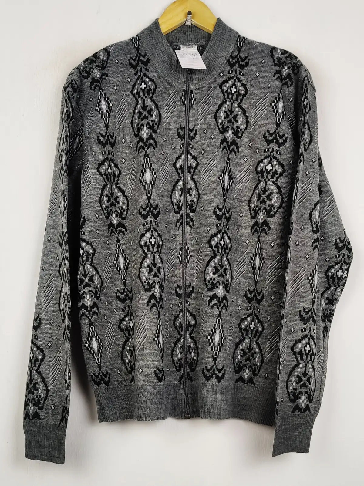 Buy online pre-used pre-loved 100% authentic & Original branded Unknown Brand (JS-8972) available in Pakistan. Top international brands avilable.