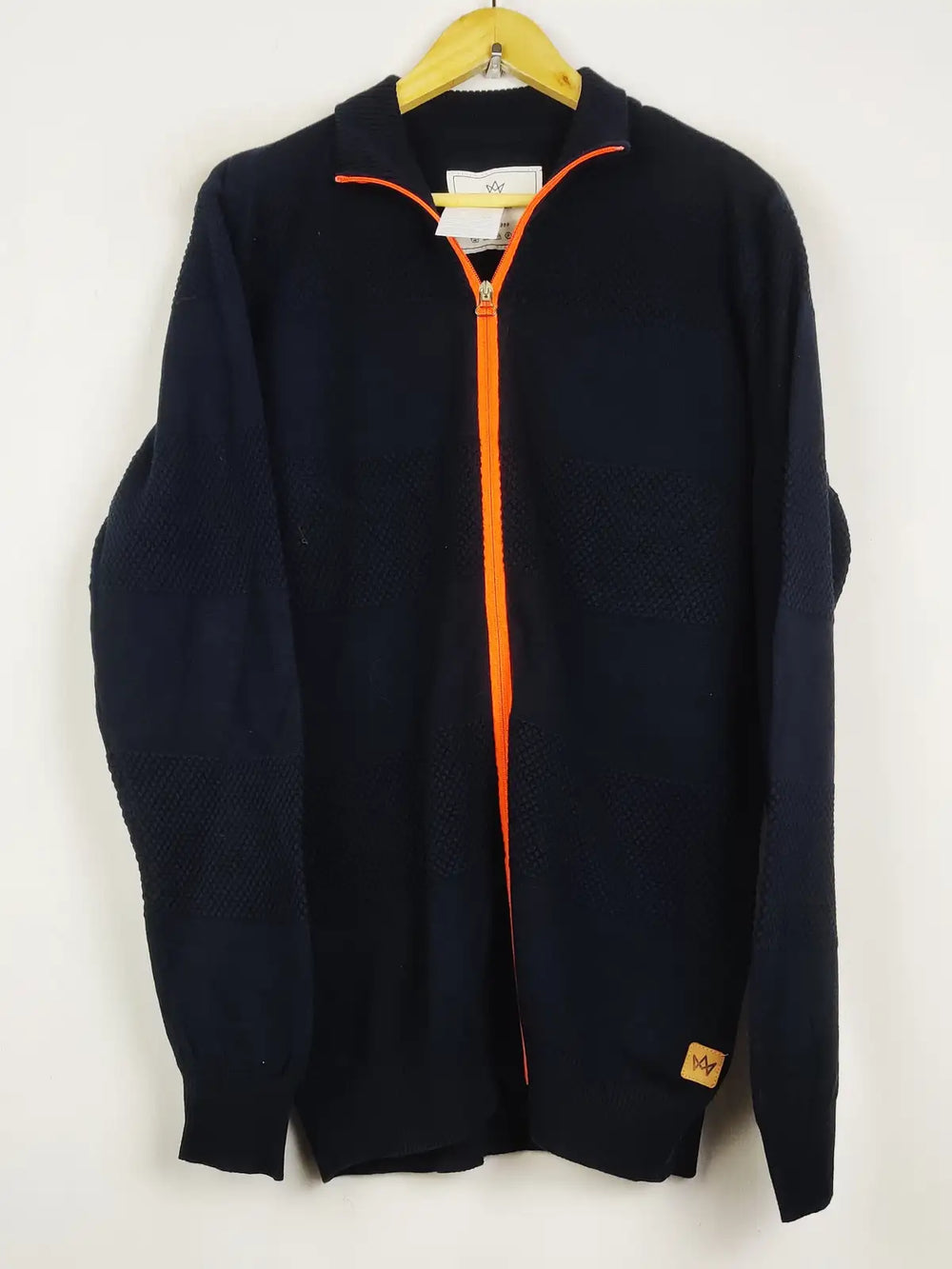 Buy online pre-used pre-loved 100% authentic & Original branded Kronstadt (JS-8976) available in Pakistan. Top international brands avilable.