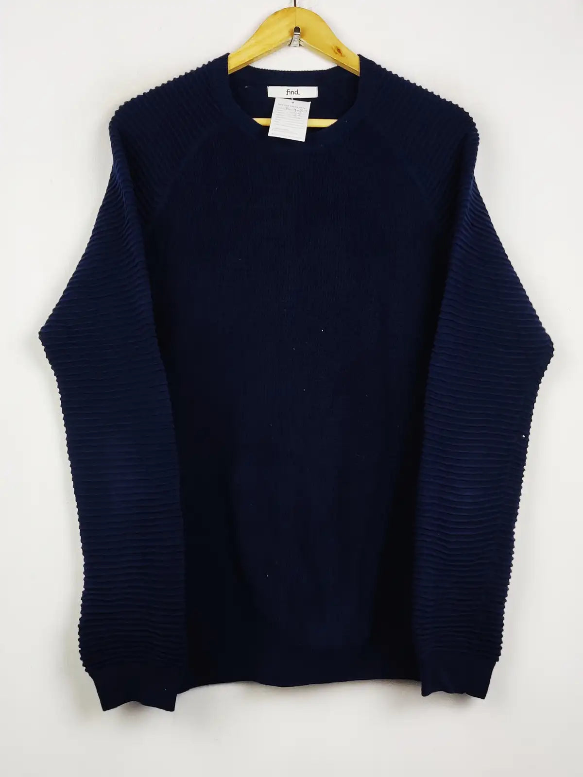 Buy online pre-used pre-loved 100% authentic & Original branded Find. (JS-9027) available in Pakistan. Top international brands avilable.