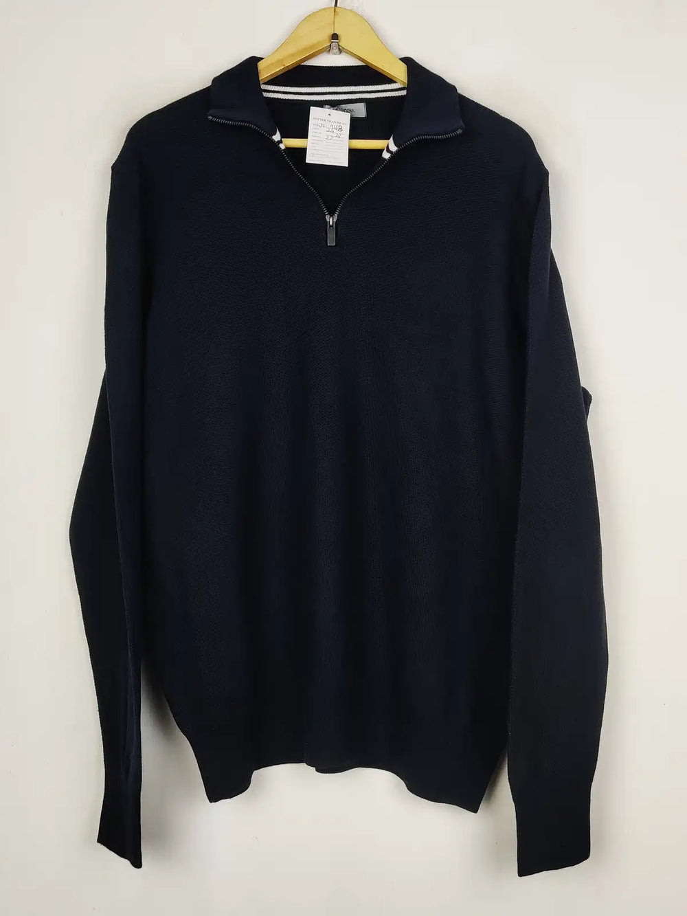 Buy online pre-used pre-loved 100% authentic & Original branded Jack & Jones (JS-9168) available in Pakistan. Top international brands avilable.