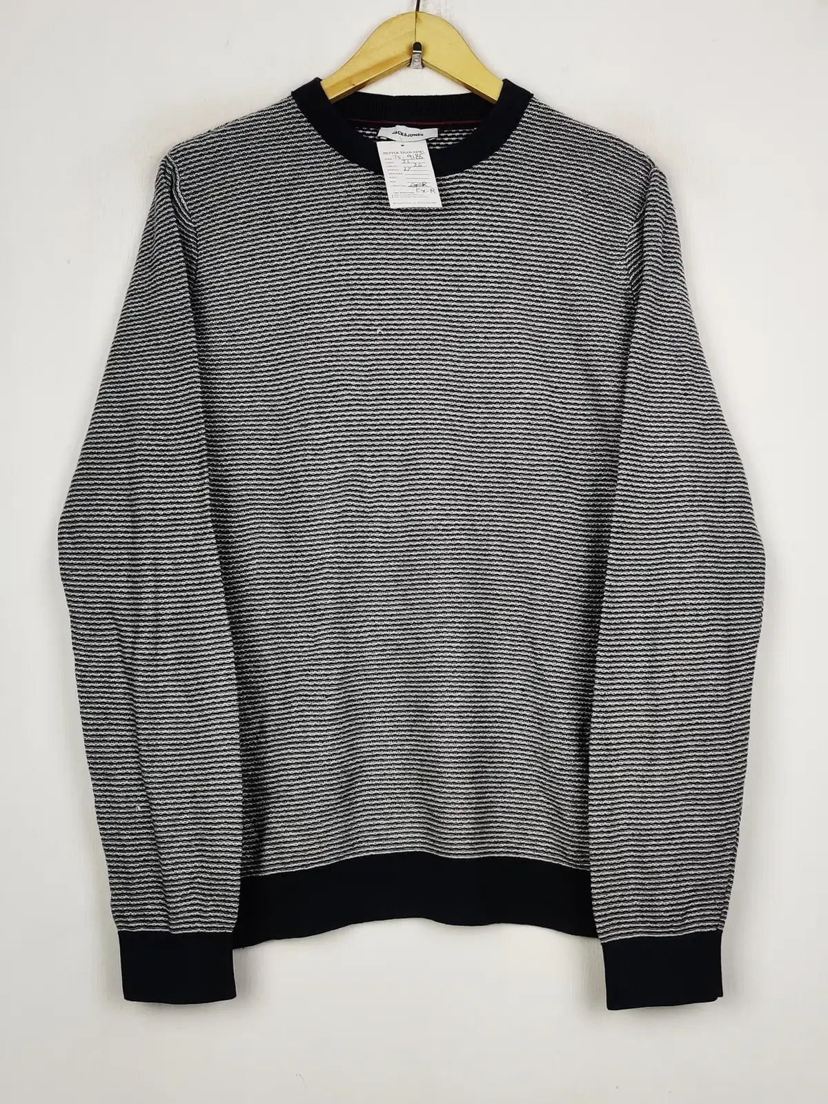 Buy online pre-used pre-loved 100% authentic & Original branded Jack & Jones (JS-9185) available in Pakistan. Top international brands avilable.