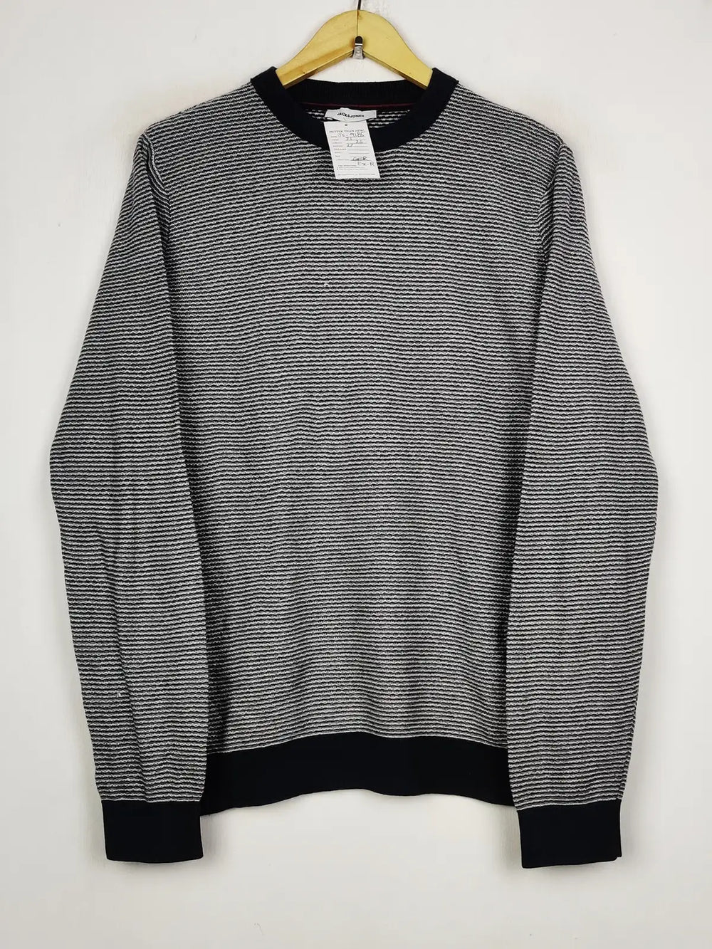 Buy online pre-used pre-loved 100% authentic & Original branded Jack & Jones (JS-9185) available in Pakistan. Top international brands avilable.