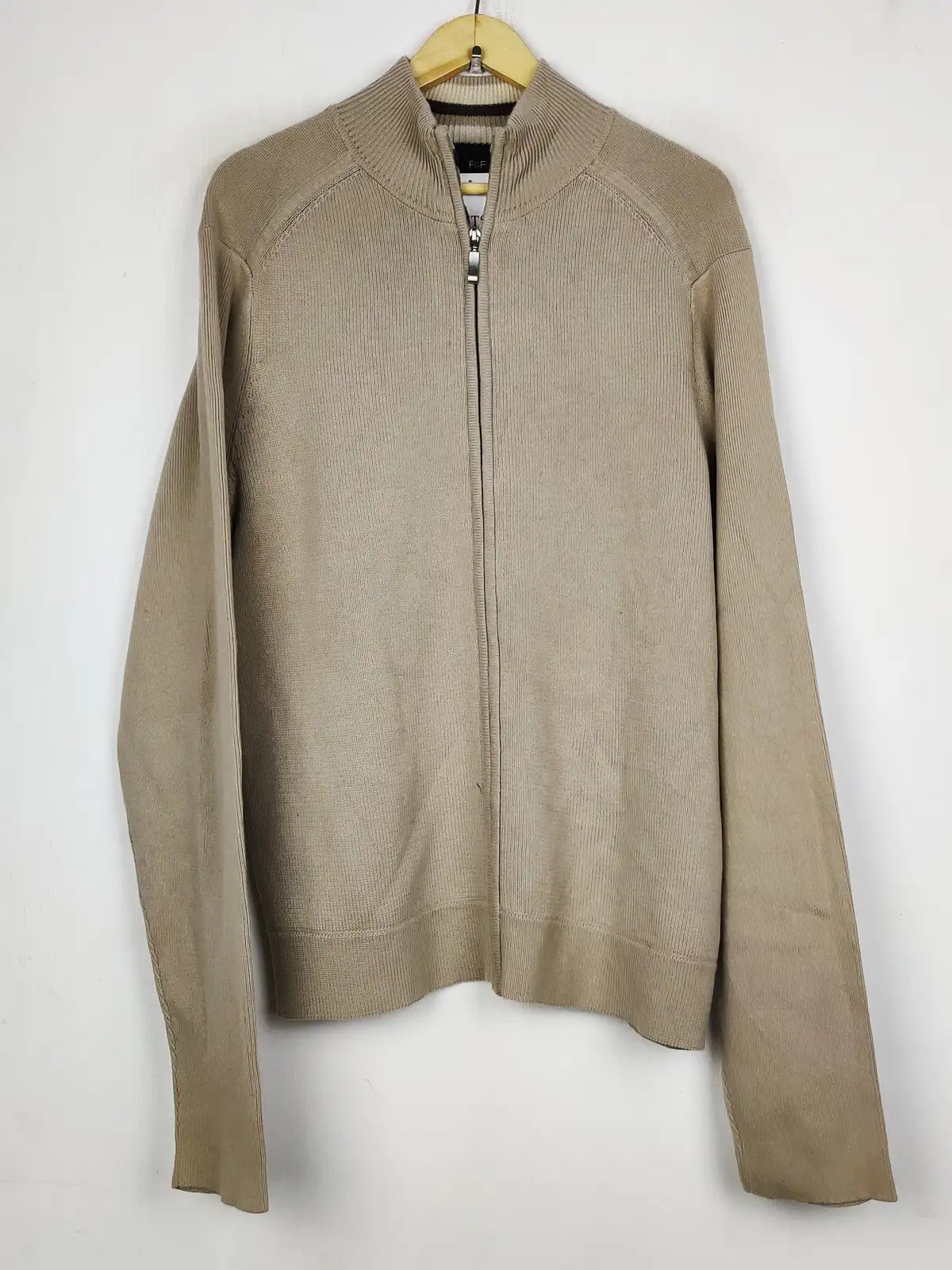 Buy online pre-used pre-loved 100% authentic & Original branded F&F (JS-9218) available in Pakistan. Top international brands avilable.