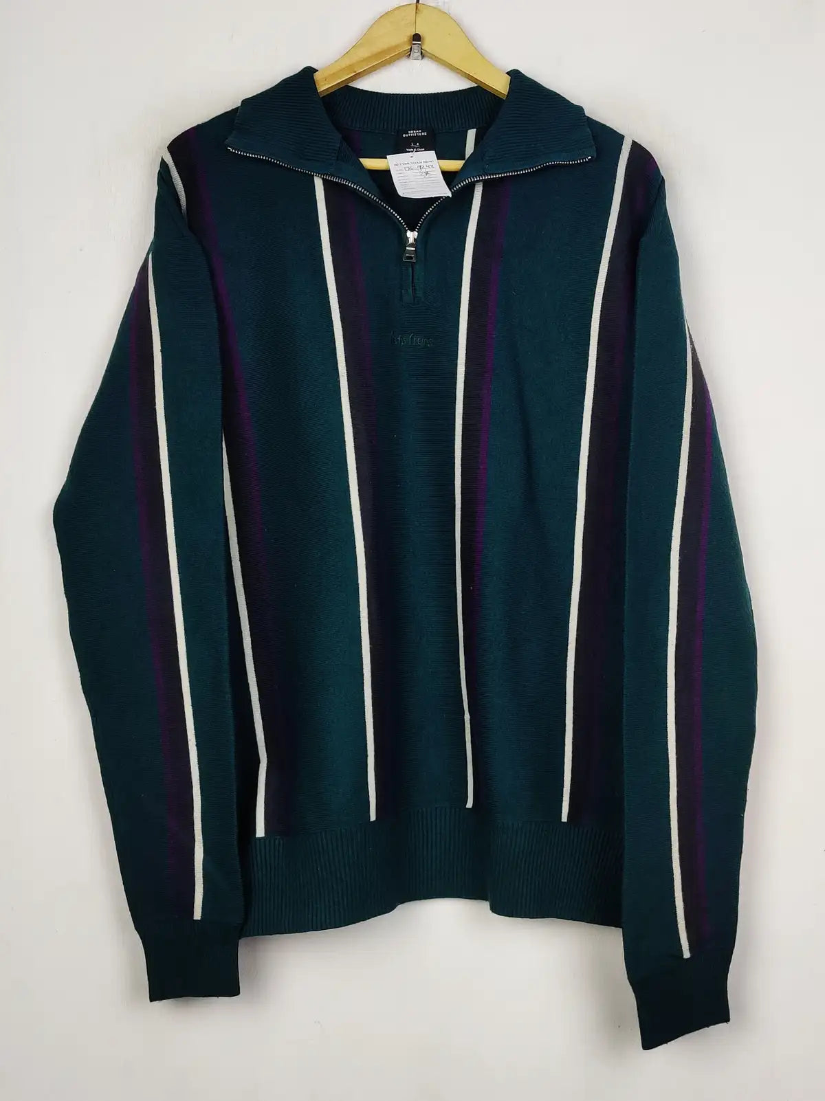 Buy online pre-used pre-loved 100% authentic & Original branded Urban Outfitters (JS-9243) available in Pakistan. Top international brands avilable.