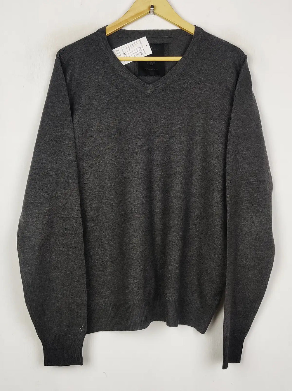 Buy online pre-used pre-loved 100% authentic & Original branded Jack & Jones (JS-9345) available in Pakistan. Top international brands avilable.