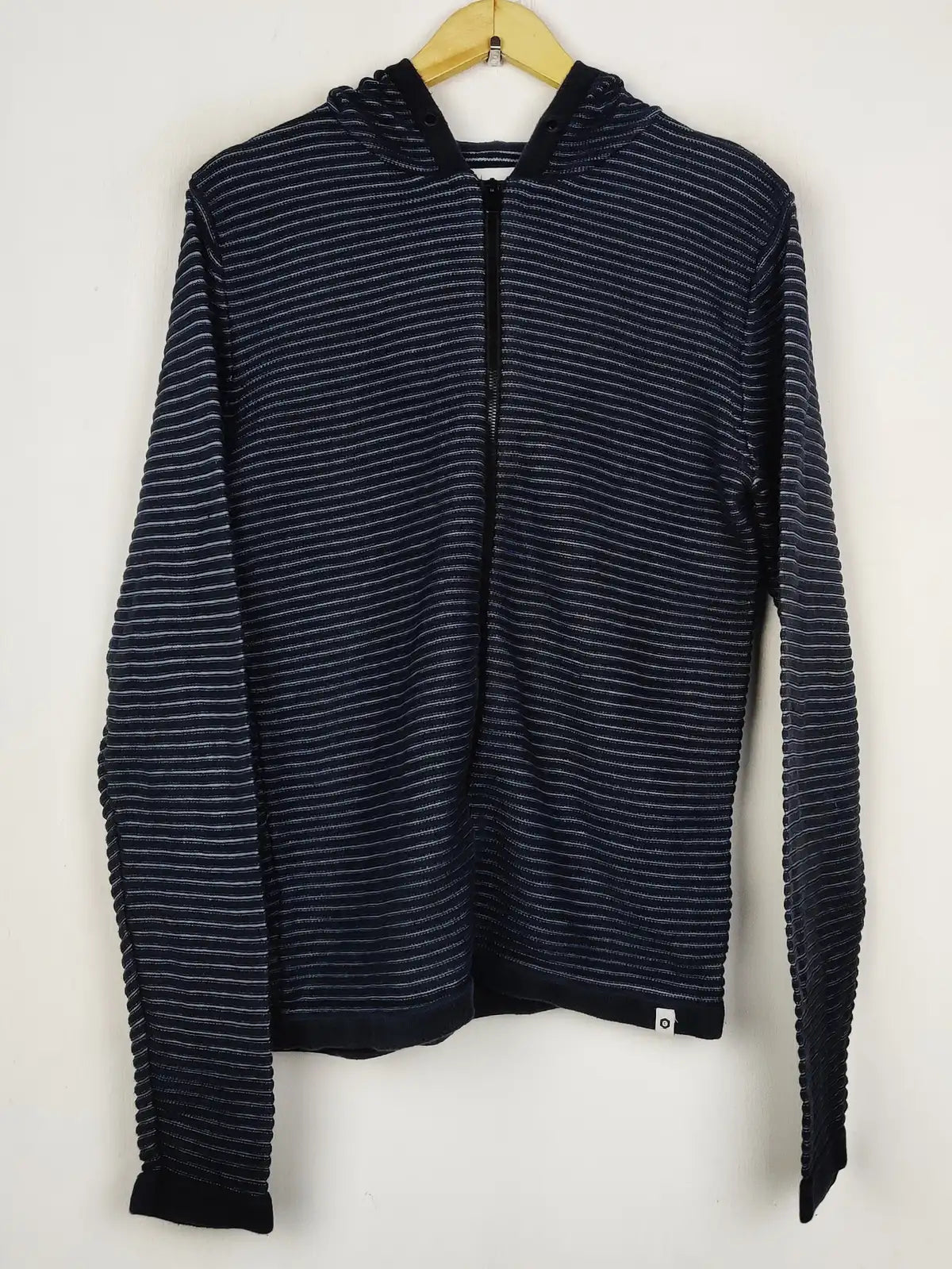 Buy online pre-used pre-loved 100% authentic & Original branded Jack & Jones (JS-9465) available in Pakistan. Top international brands avilable.