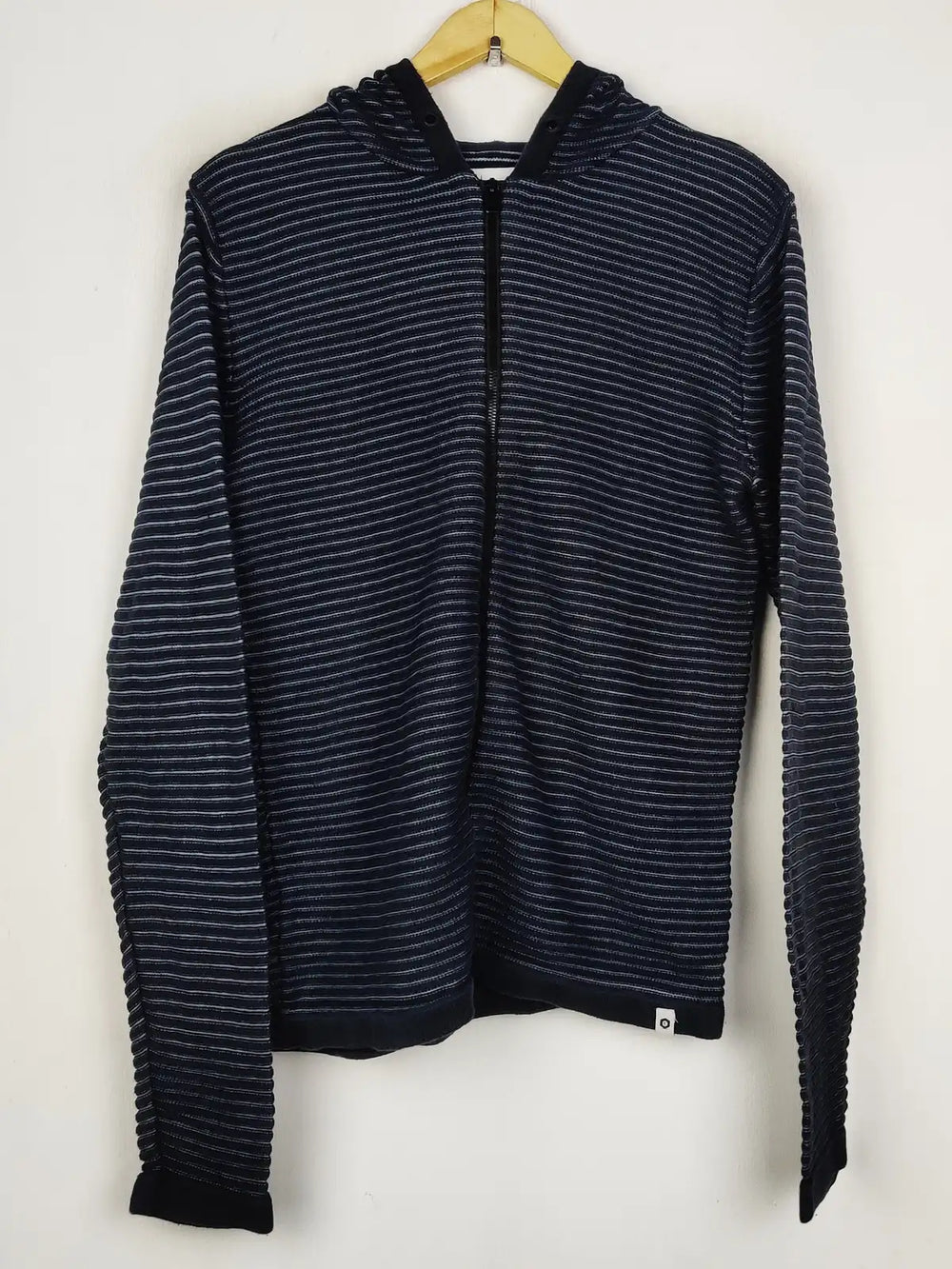 Buy online pre-used pre-loved 100% authentic & Original branded Jack & Jones (JS-9465) available in Pakistan. Top international brands avilable.