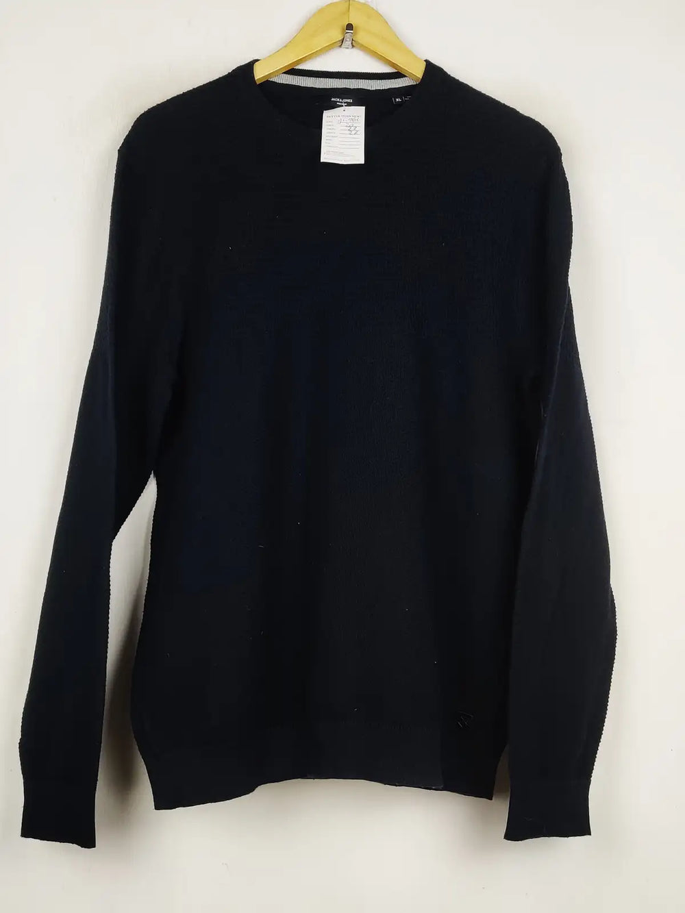 Buy online pre-used pre-loved 100% authentic & Original branded Jack & Jones (JS-9595) available in Pakistan. Top international brands avilable.