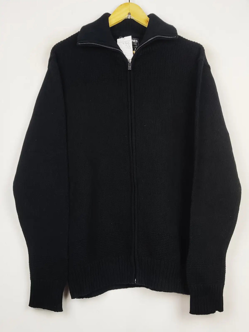 Buy online pre-used pre-loved 100% authentic & Original branded Jack & Jones (JS-9623) available in Pakistan. Top international brands avilable.