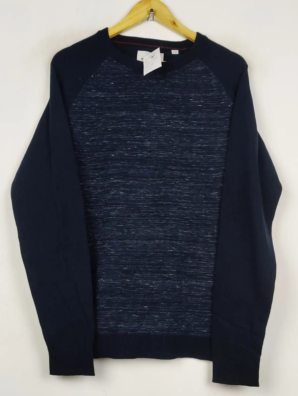 Buy online pre-used pre-loved 100% authentic & Original branded Jack & Jones (JS-9635) available in Pakistan. Top international brands avilable.