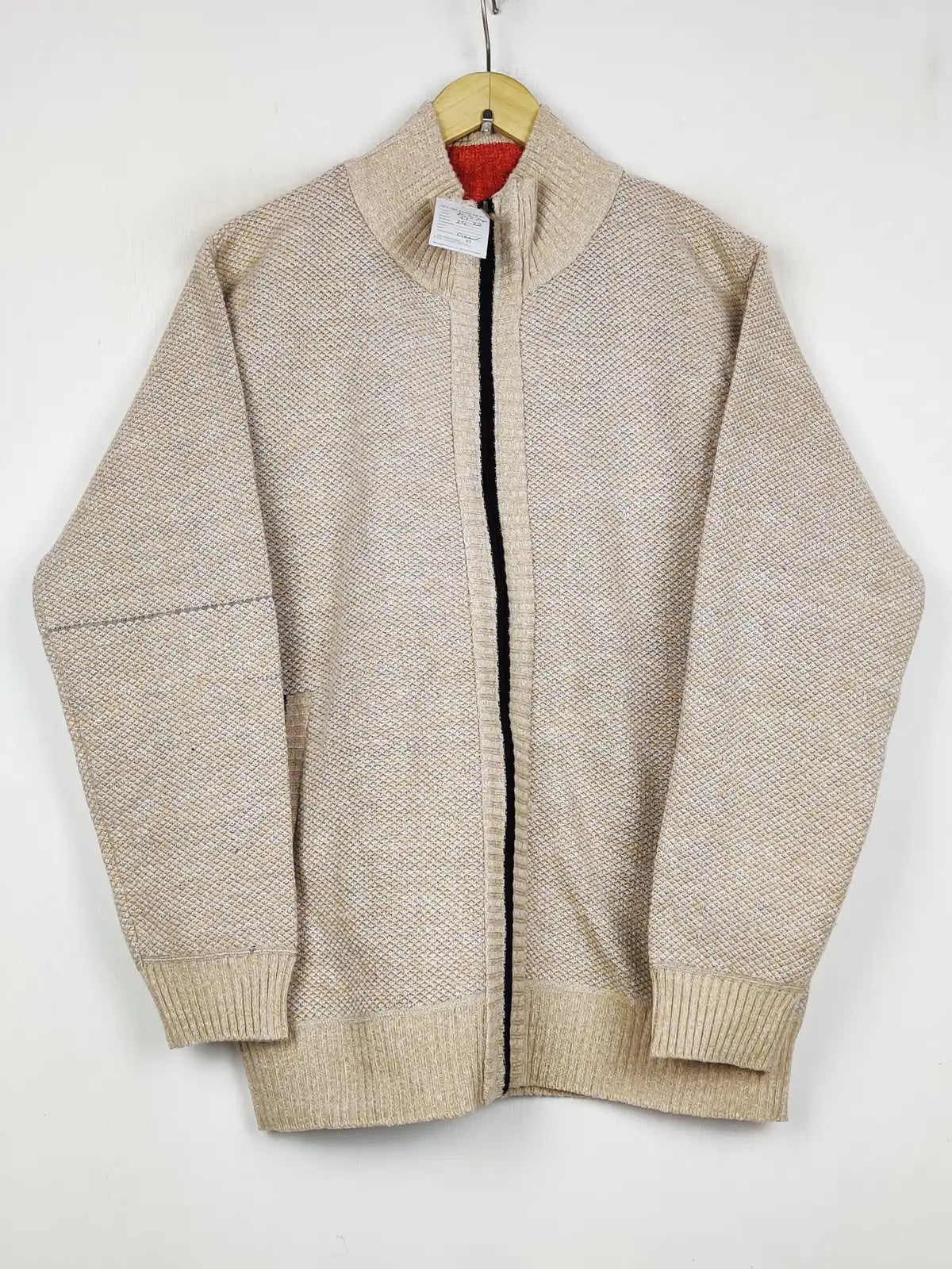 Buy online pre-used pre-loved 100% authentic & Original branded Pringbud (JS-9742) available in Pakistan. Top international brands avilable.