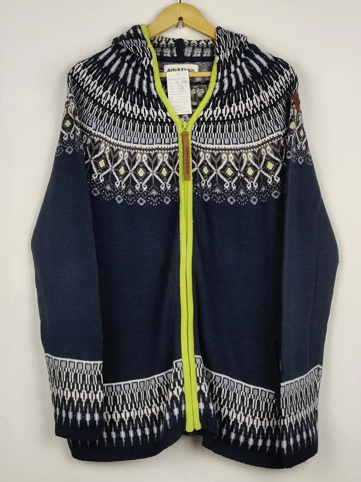 Buy online pre-used pre-loved 100% authentic & Original branded Alife & Kickin (JS-9826) available in Pakistan. Top international brands avilable.