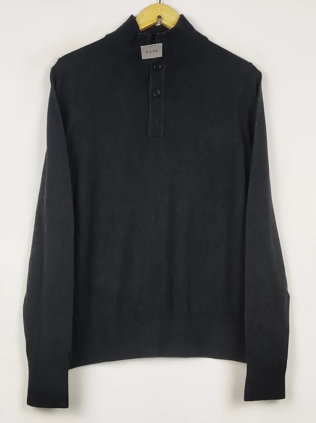 Buy online pre-used pre-loved 100% authentic & Original branded Banana Republic (JS-9891) available in Pakistan. Top international brands avilable.