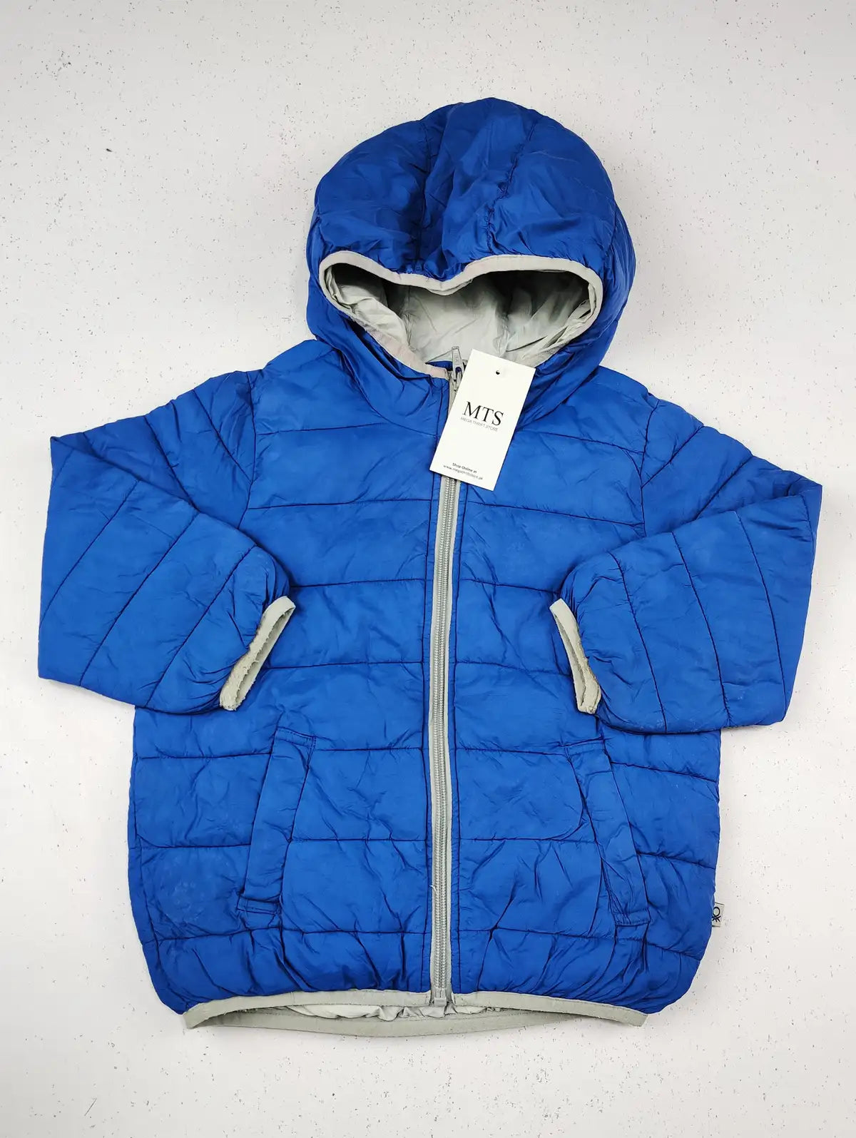 Buy online pre-used pre-loved 100% authentic & Original branded United Colors Of Benetton (KJB-293) available in Pakistan. Top international brands avilable.