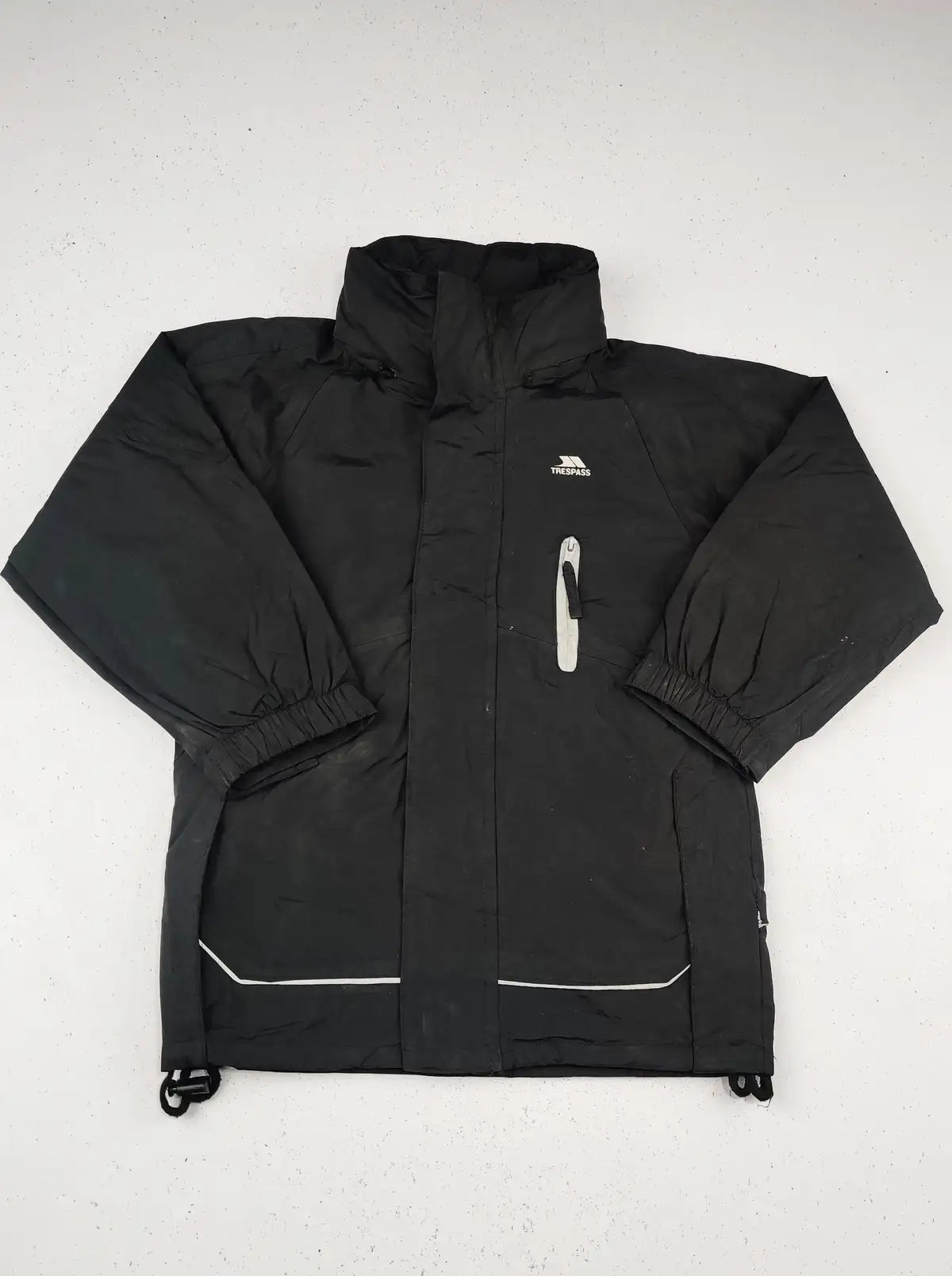 Buy online pre-used pre-loved 100% authentic & Original branded Trespass (KJB-296) available in Pakistan. Top international brands avilable.