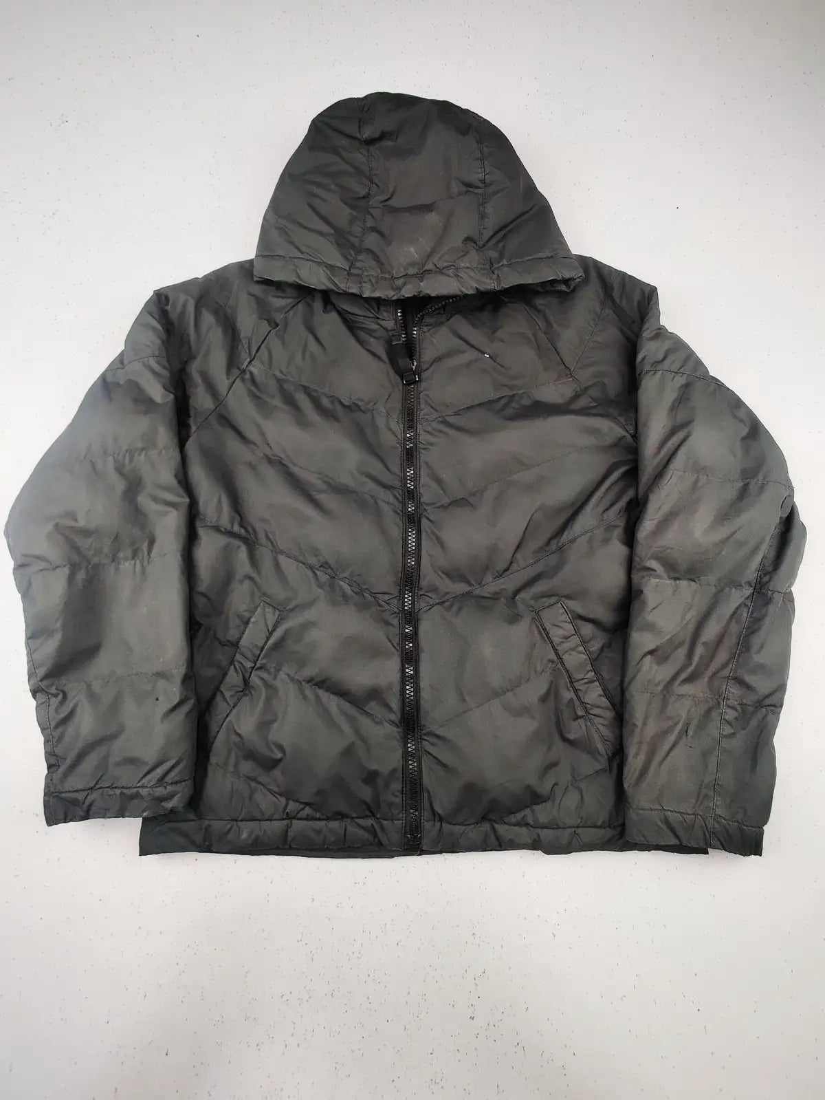 Buy online pre-used pre-loved 100% authentic & Original branded Nike (KJB-334) available in Pakistan. Top international brands avilable.