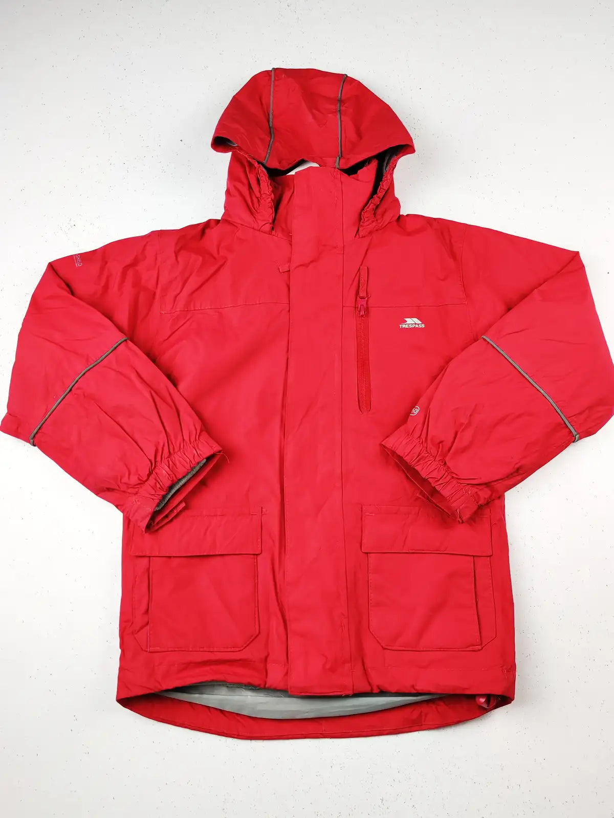 Buy online pre-used pre-loved 100% authentic & Original branded Trespass (KJB-364) available in Pakistan. Top international brands avilable.