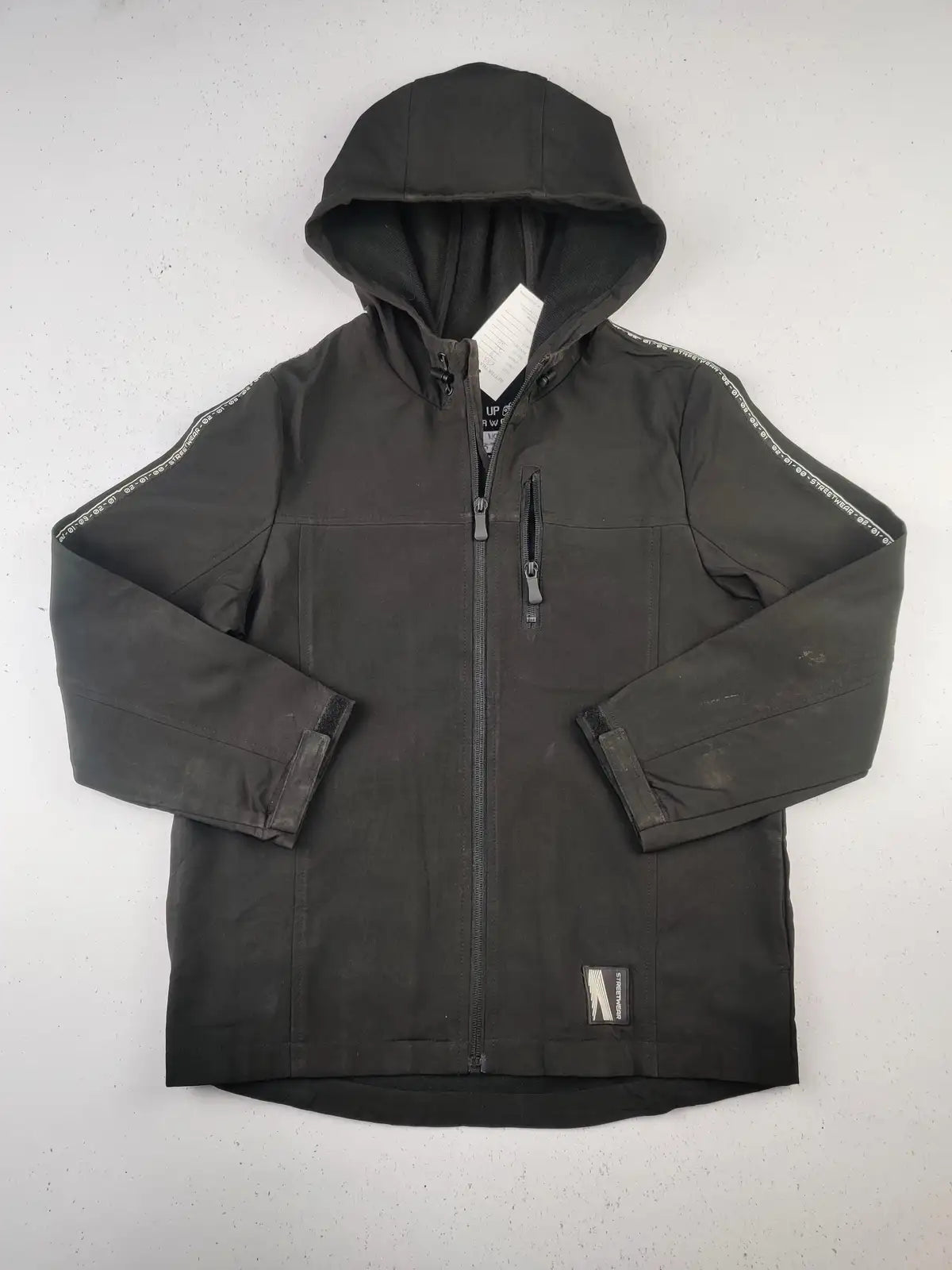 Buy online pre-used pre-loved 100% authentic & Original branded F&F (KJB-461) available in Pakistan. Top international brands avilable.