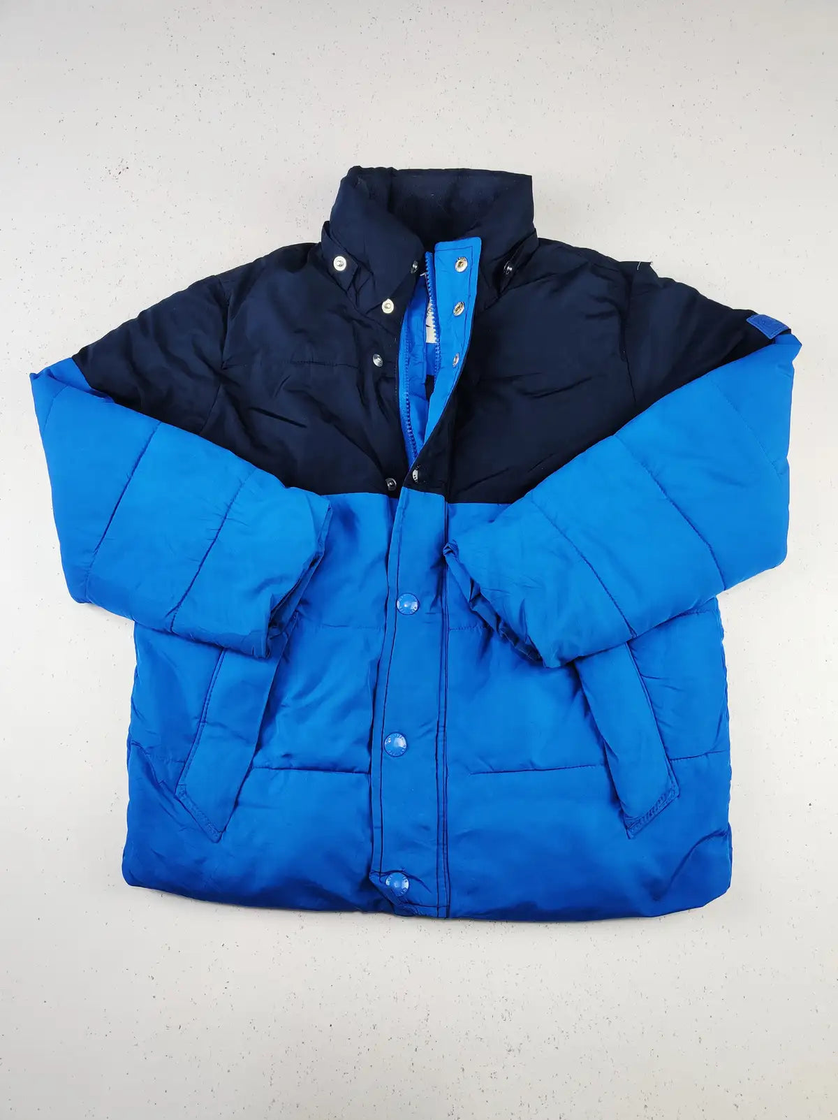 Buy online pre-used pre-loved 100% authentic & Original branded Gap (KJB-476) available in Pakistan. Top international brands avilable.