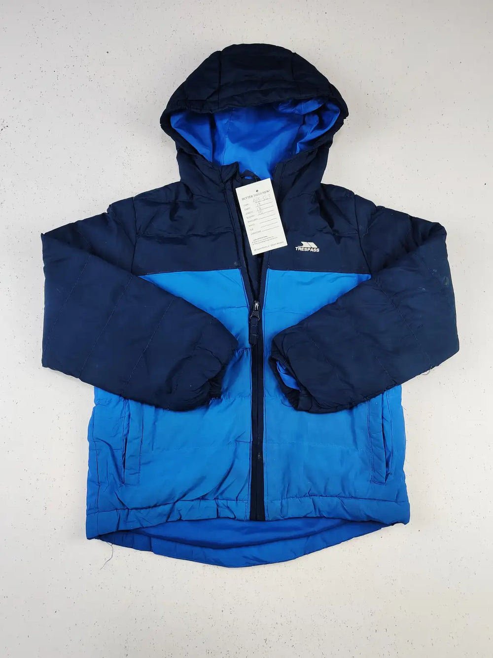 Buy online pre-used pre-loved 100% authentic & Original branded Trespass (KJB-567) available in Pakistan. Top international brands avilable.