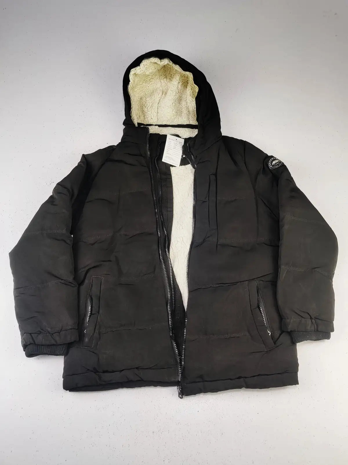 Buy online pre-used pre-loved 100% authentic & Original branded Soulcal And Co (KJB-596) available in Pakistan. Top international brands avilable.