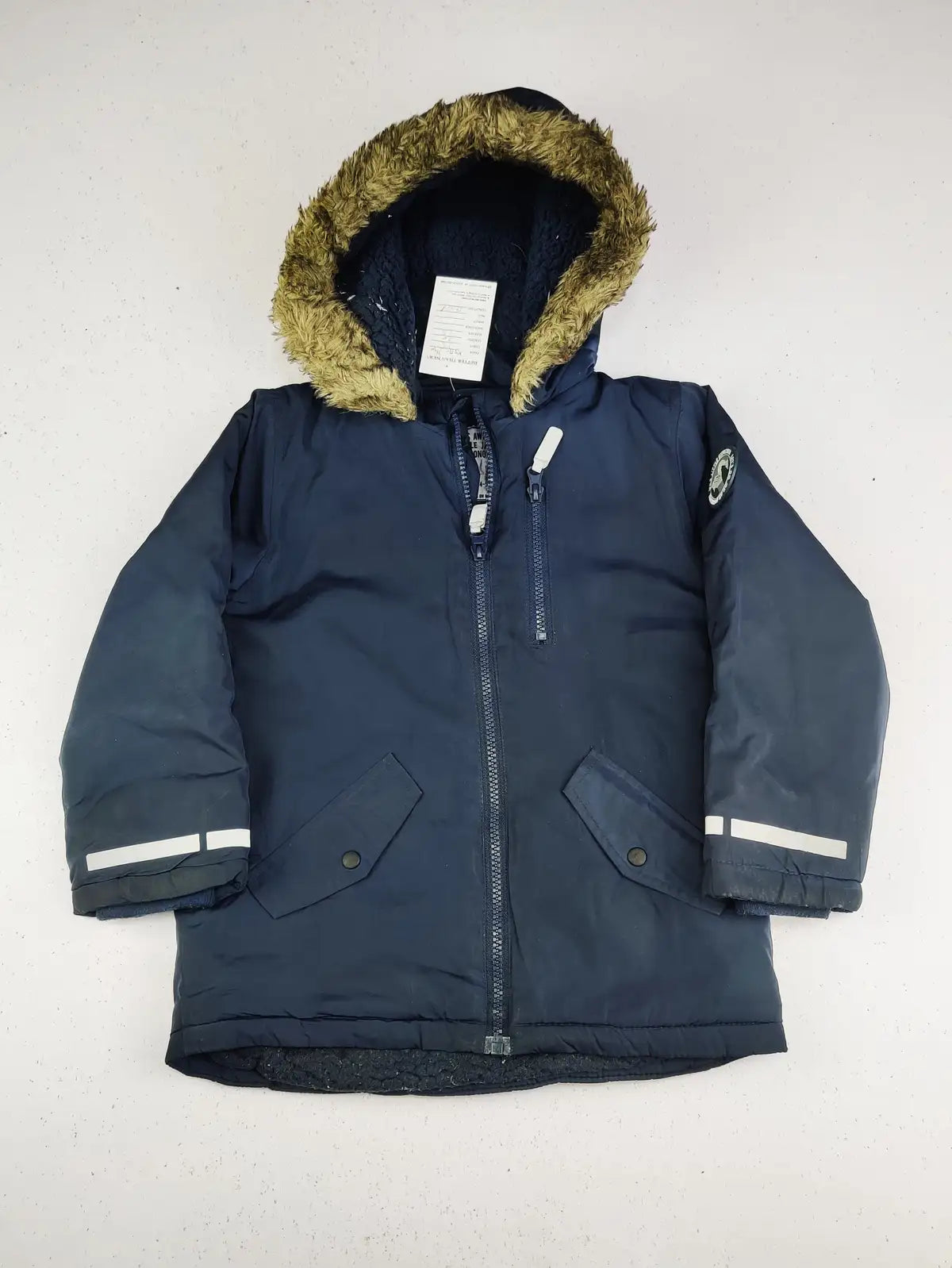 Buy online pre-used pre-loved 100% authentic & Original branded Unknown Brand\ (KJB-740) available in Pakistan. Top international brands avilable.