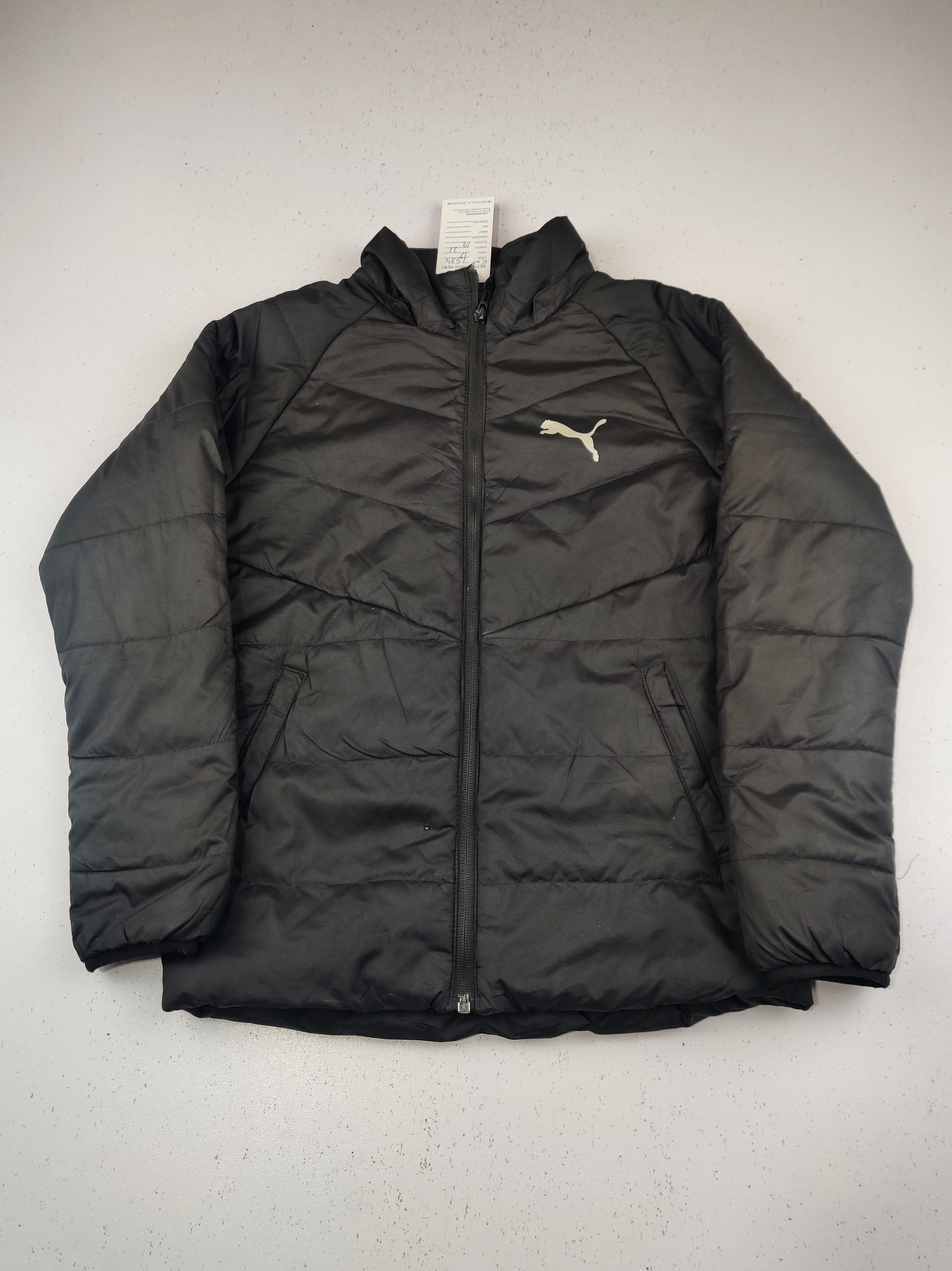 Buy online pre-used pre-loved 100% authentic & Original branded P.U.M.A (KJB-7534) available in Pakistan. Top international brands avilable.