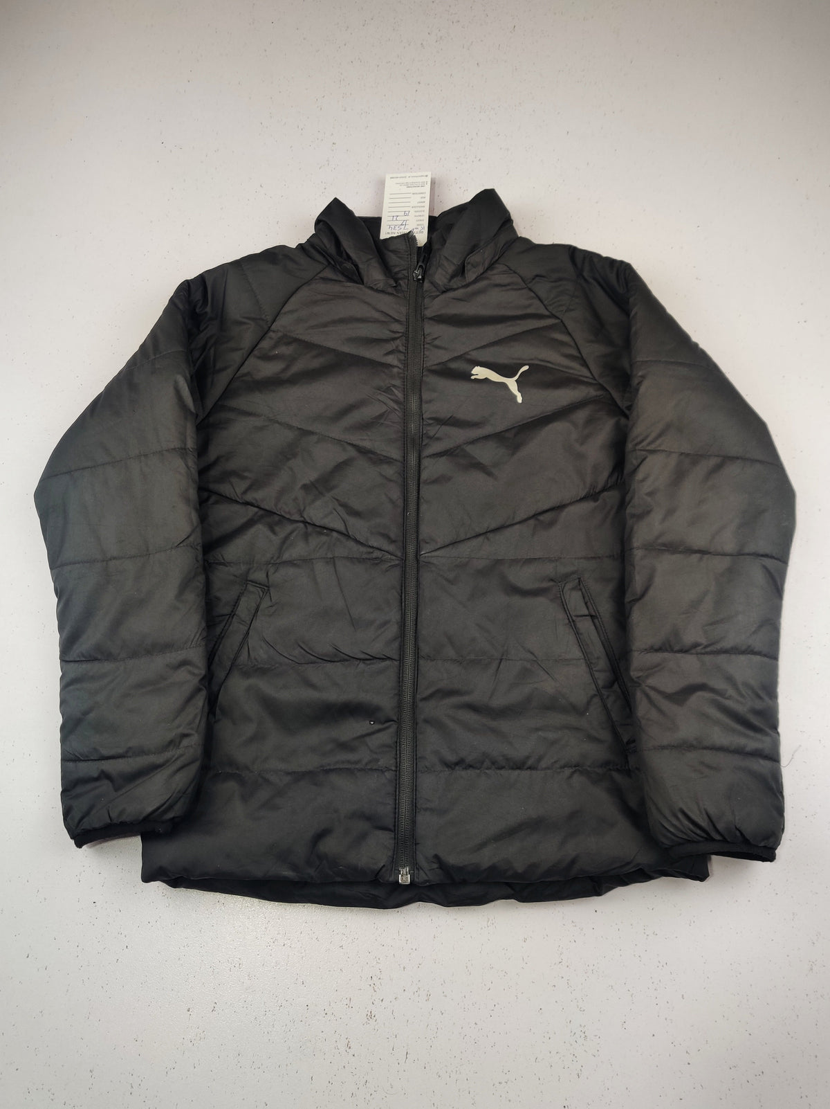 Buy online pre-used pre-loved 100% authentic & Original branded P.U.M.A (KJB-7534) available in Pakistan. Top international brands avilable.